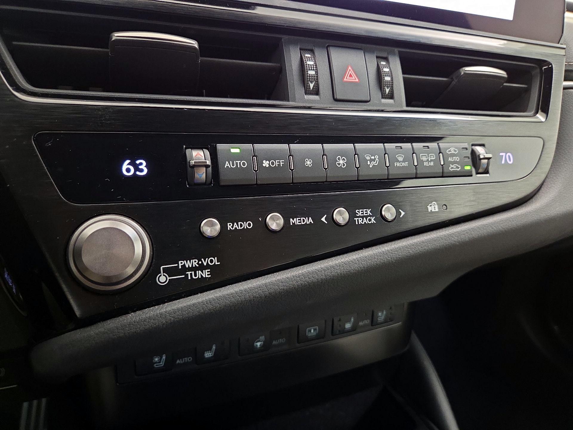 Thumbnail: 2023 Lexus ES - 16