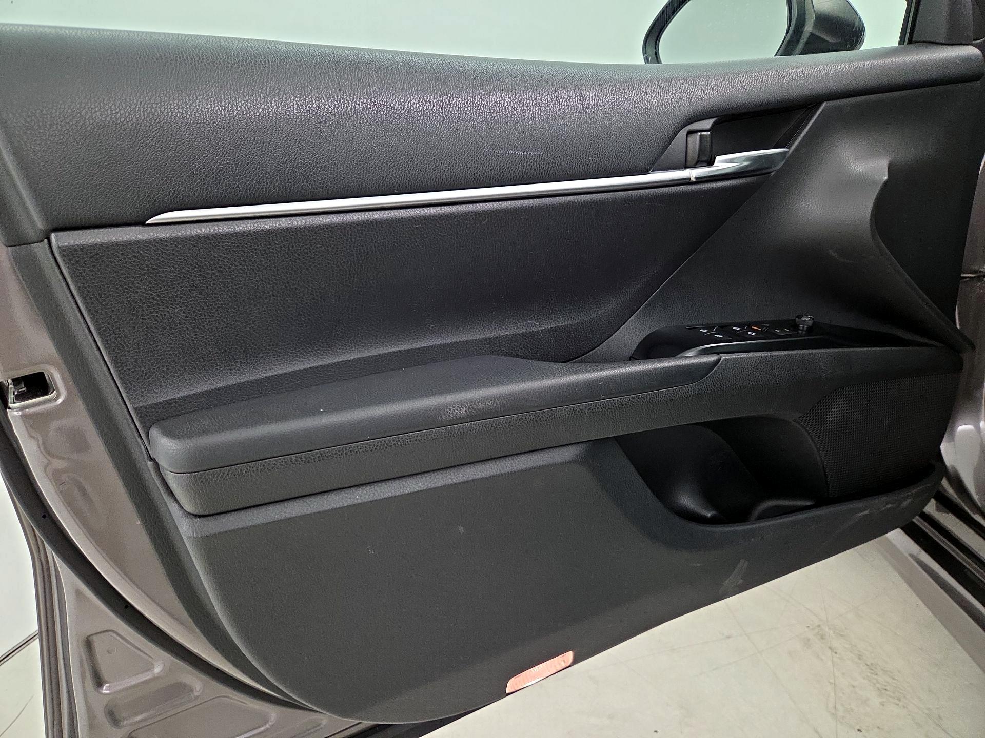 Thumbnail: 2019 Toyota Camry - 12