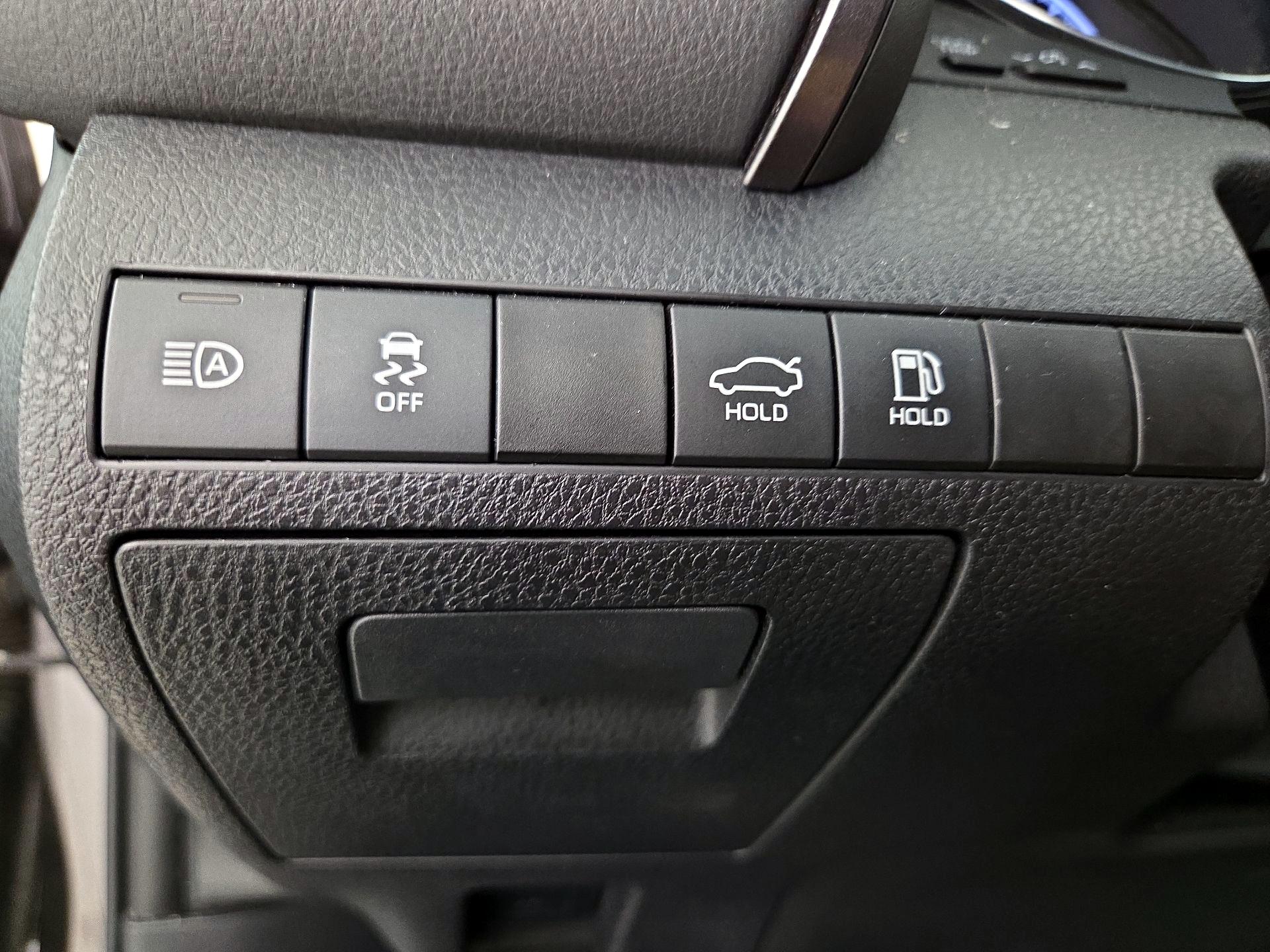 Thumbnail: 2019 Toyota Camry - 13