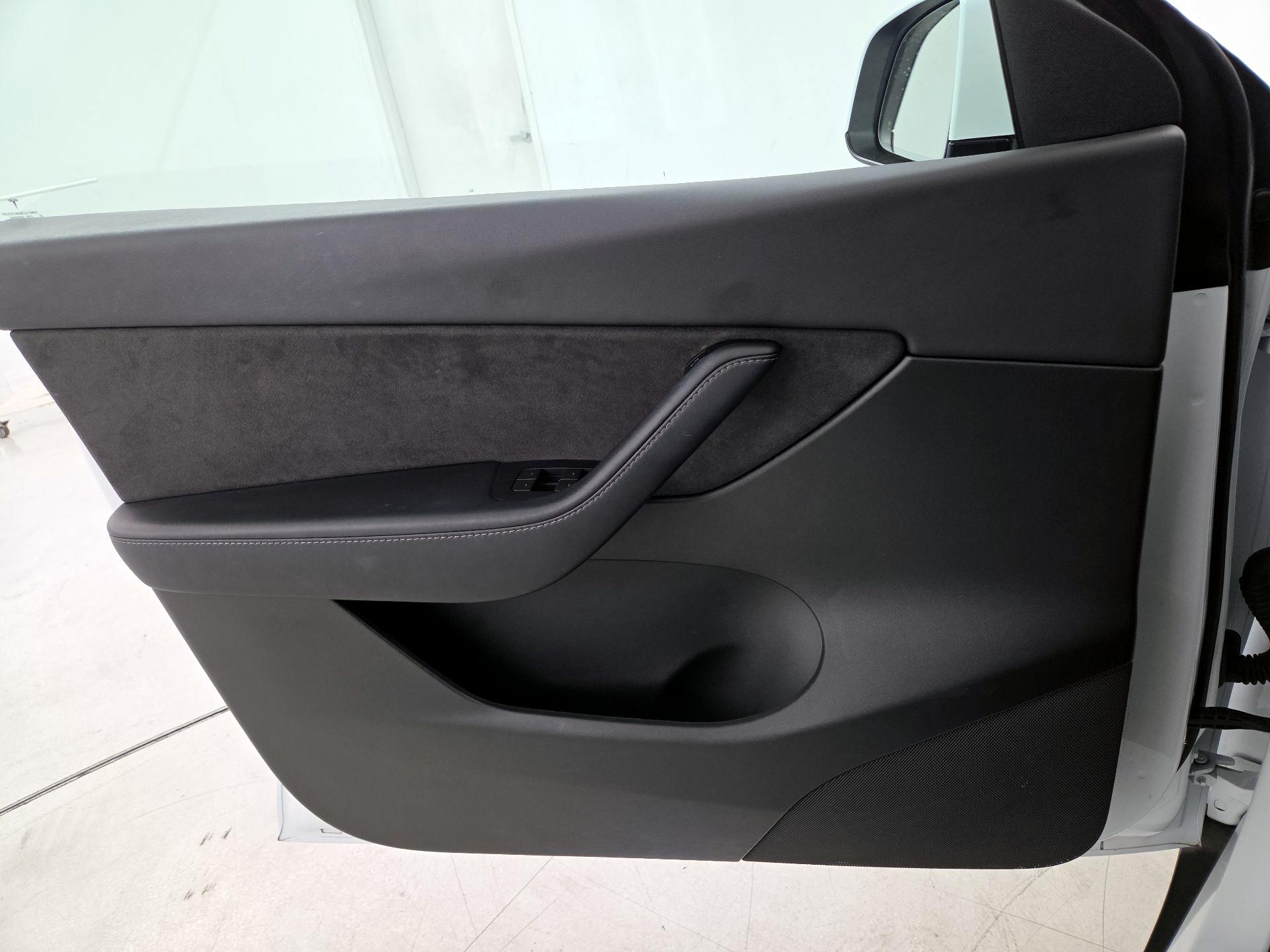 Thumbnail: 2022 Tesla Model Y - 12