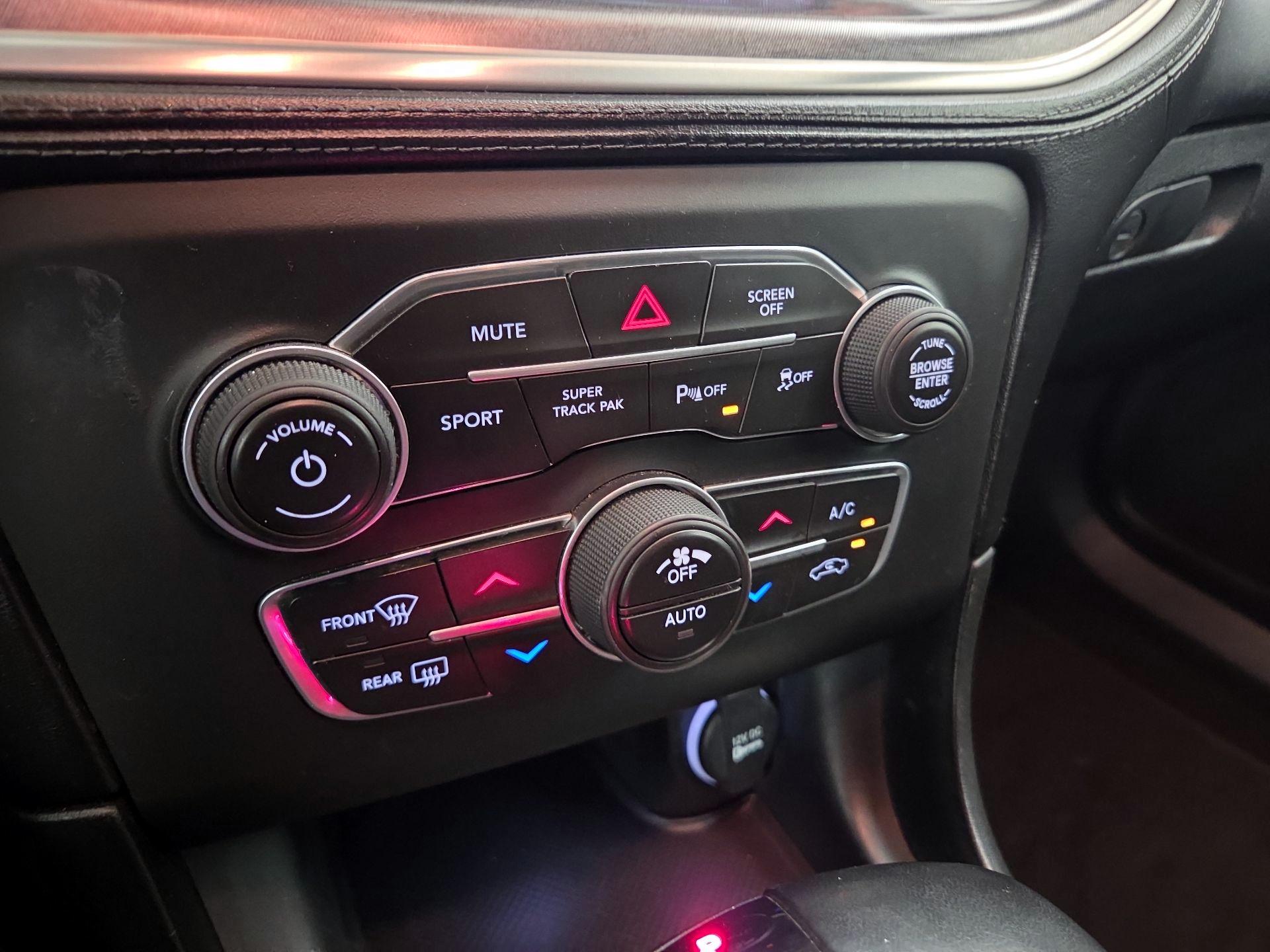 Thumbnail: 2019 Dodge Charger - 17