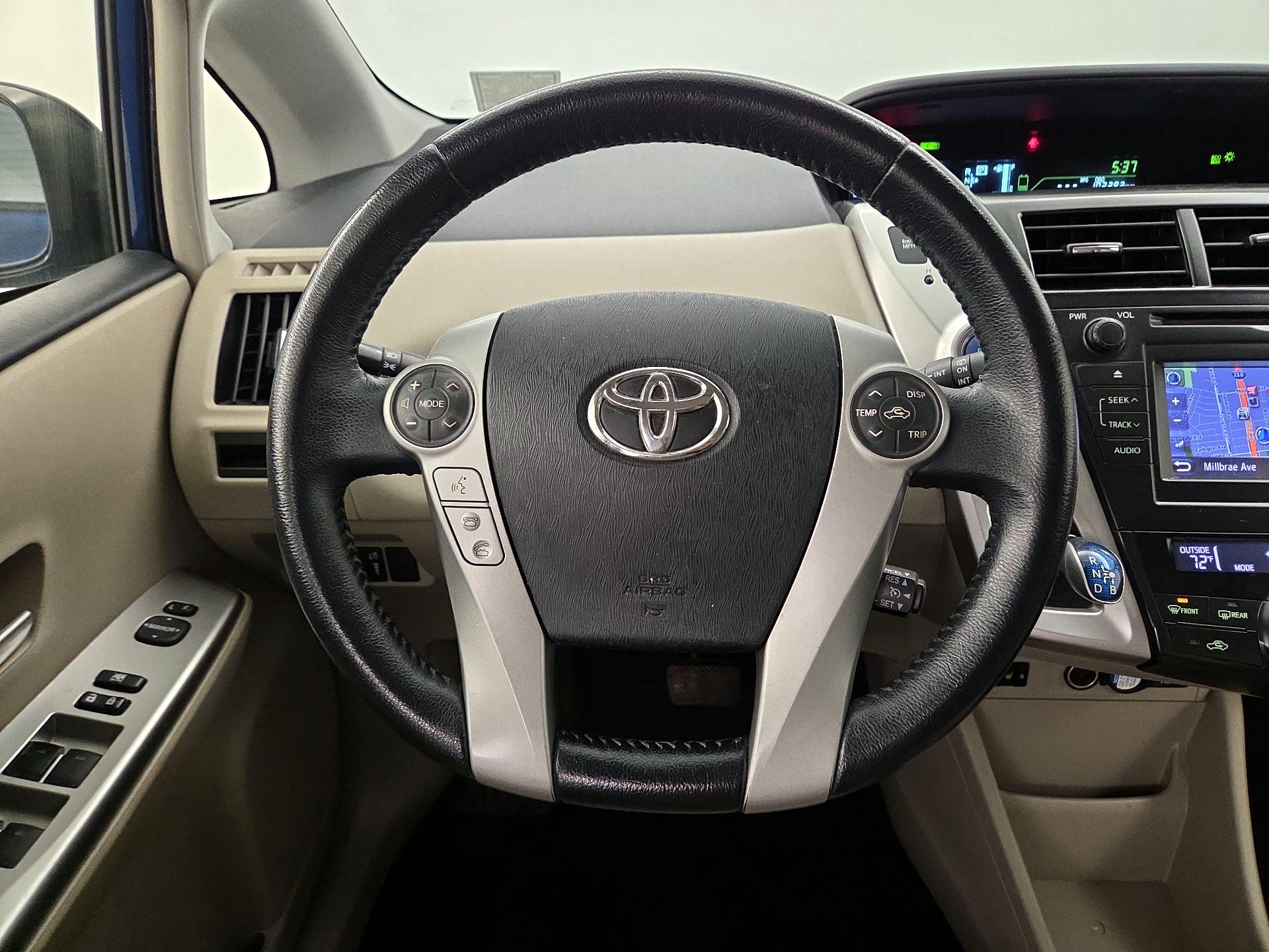 Thumbnail: 2014 Toyota Prius v - 10