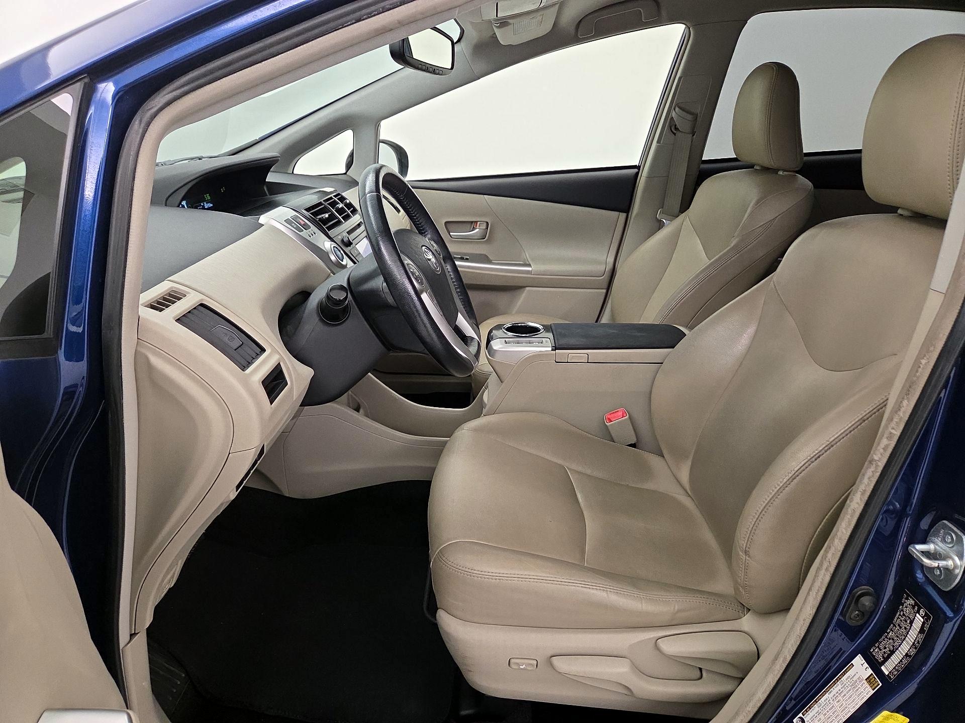 Thumbnail: 2014 Toyota Prius v - 11