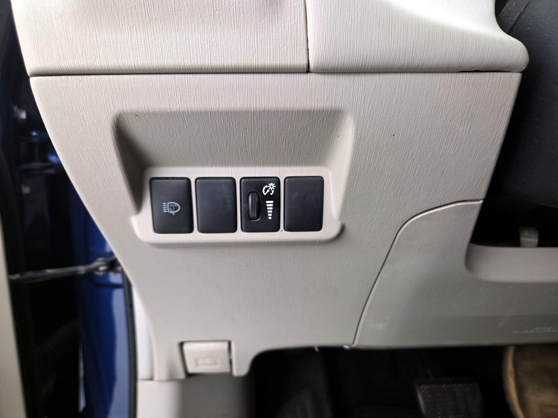 Thumbnail: 2014 Toyota Prius v - 13