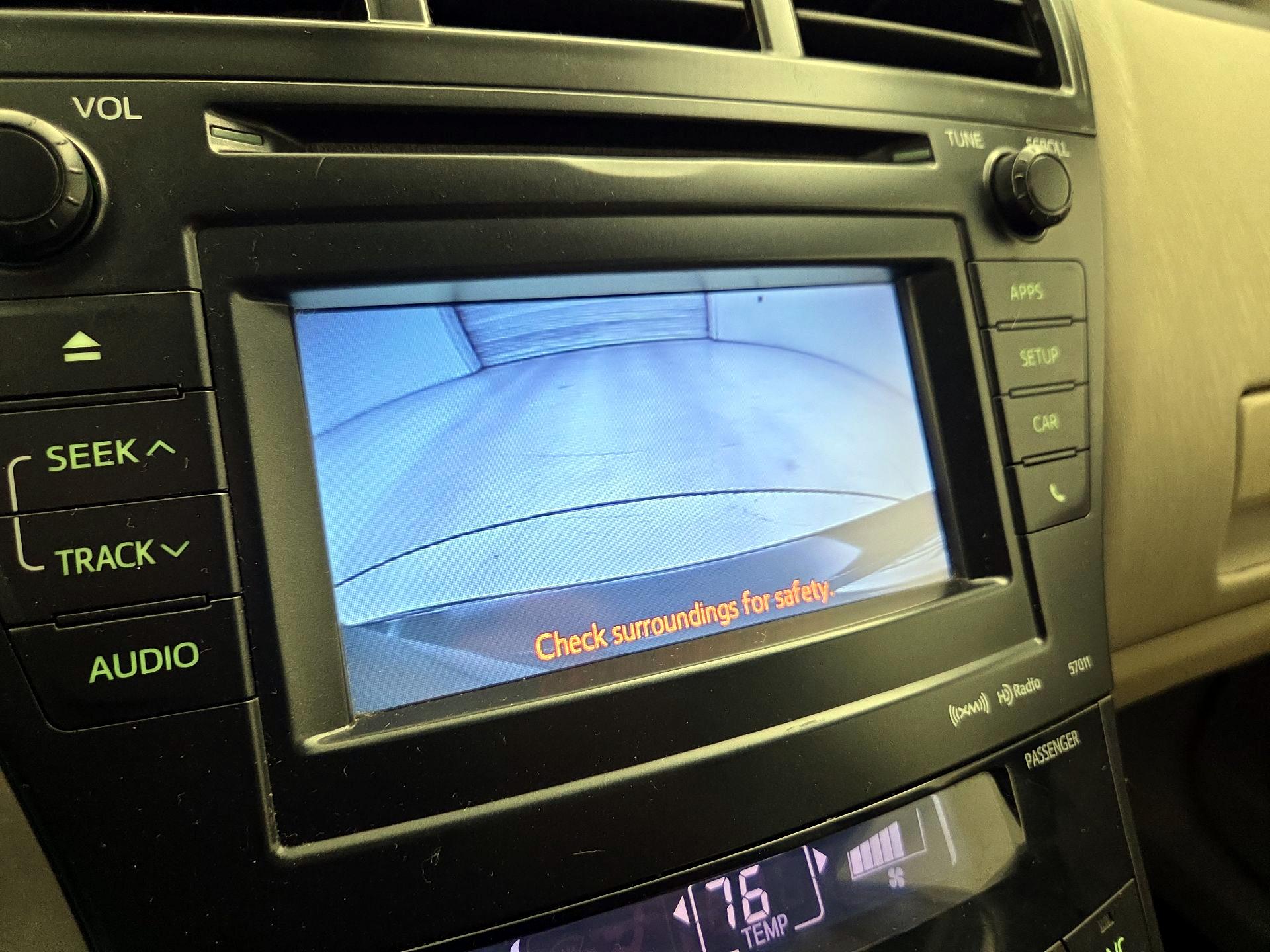 Thumbnail: 2014 Toyota Prius v - 15