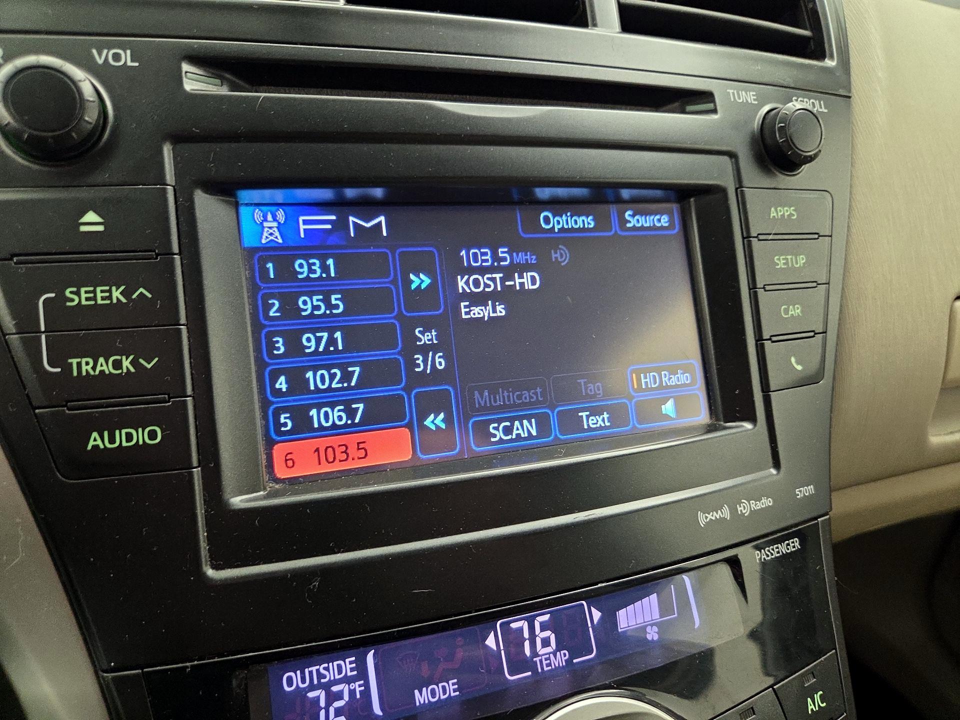 Thumbnail: 2014 Toyota Prius v - 16