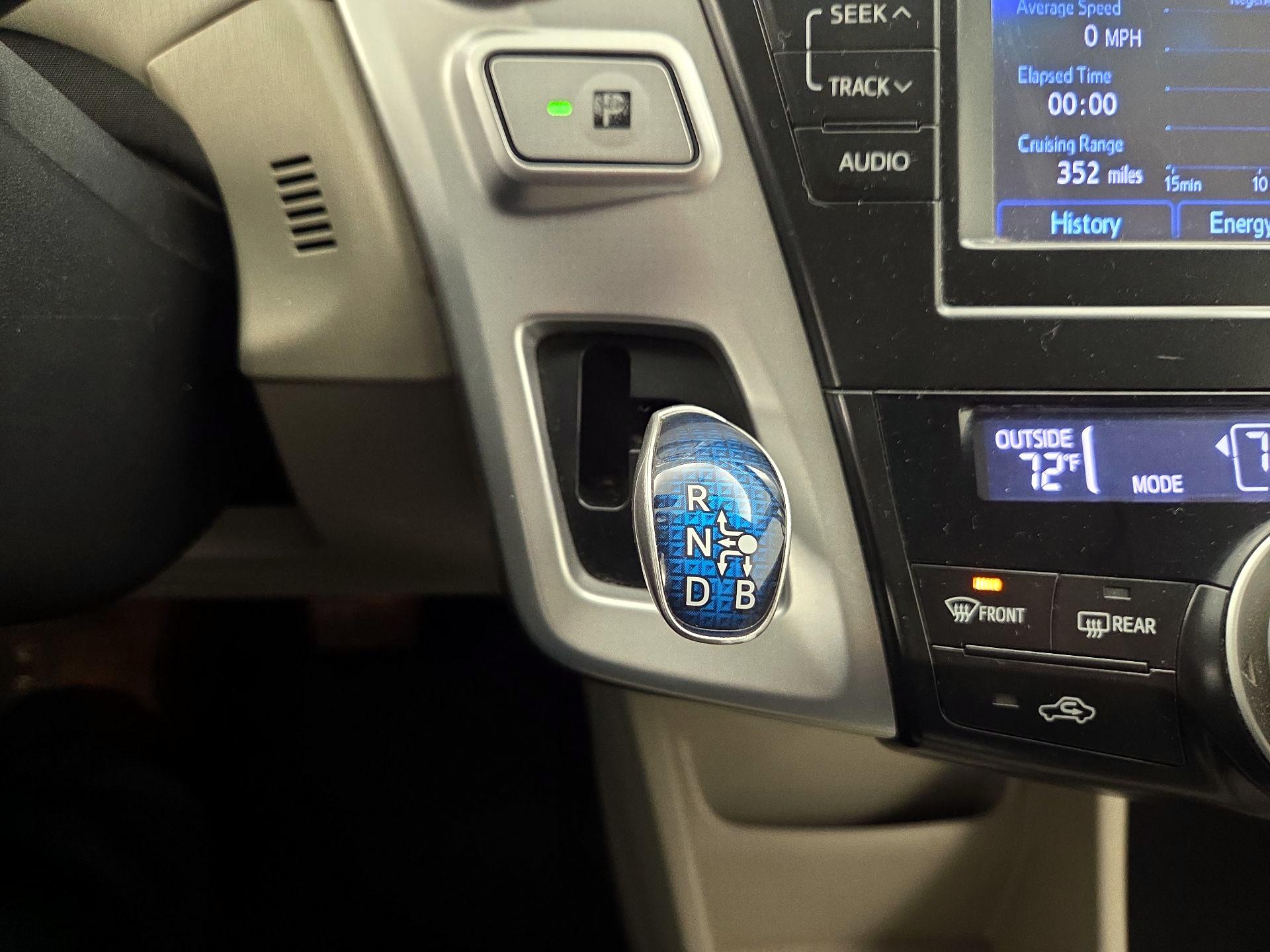 Thumbnail: 2014 Toyota Prius v - 18