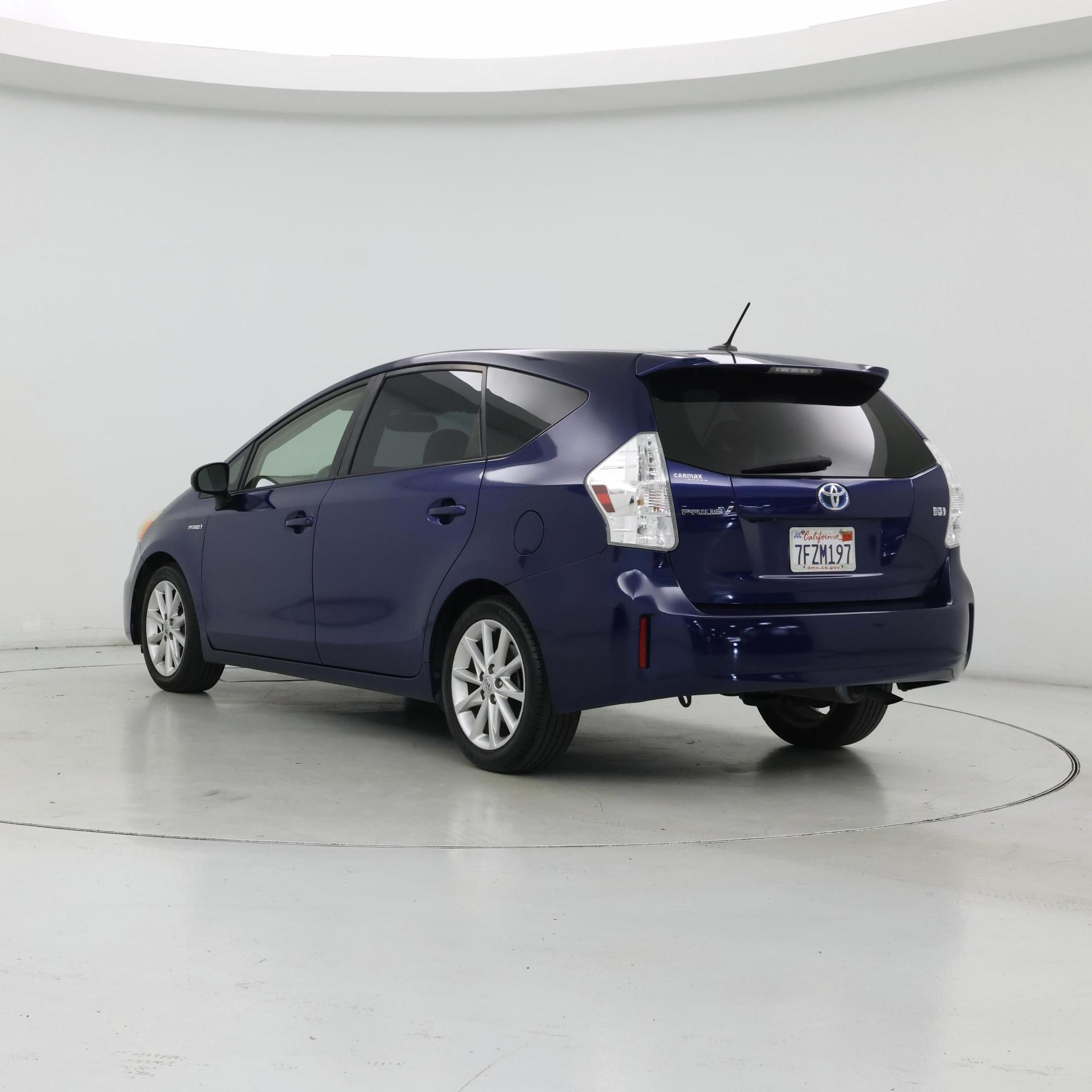 Thumbnail: 2014 Toyota Prius v - 2