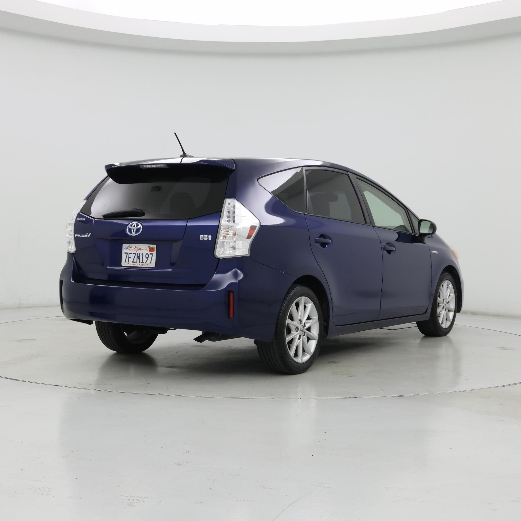 Thumbnail: 2014 Toyota Prius v - 8