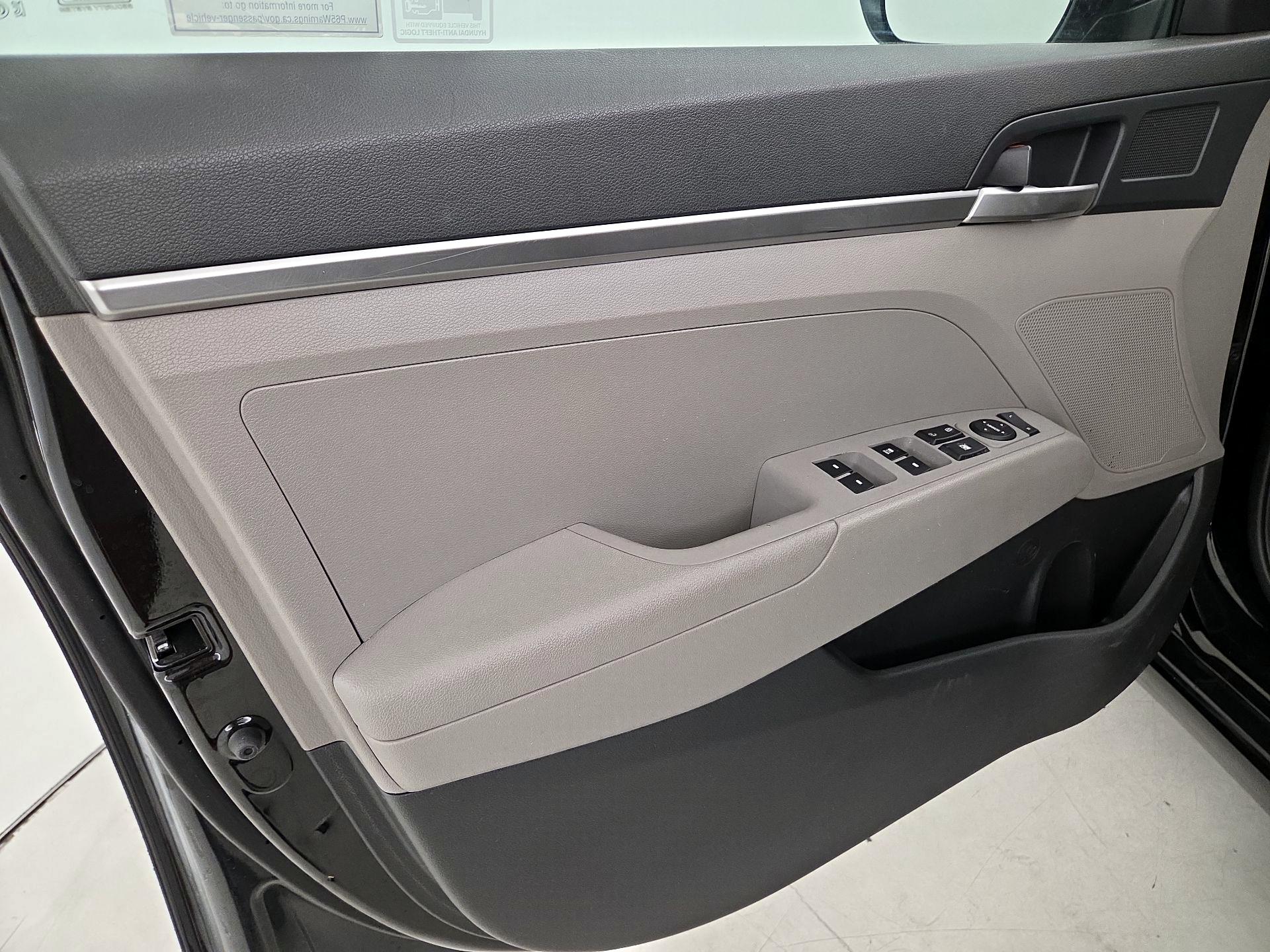 Thumbnail: 2020 Hyundai Elantra - 12