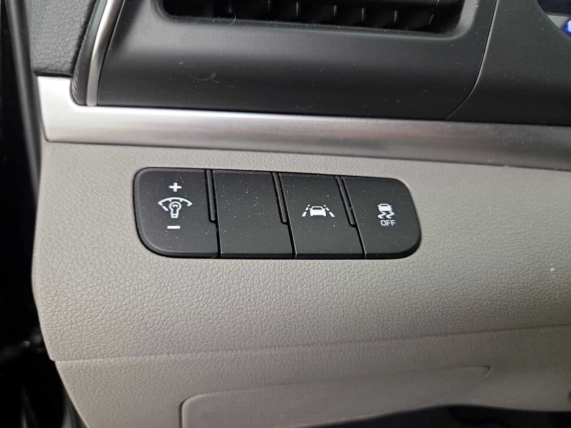 Thumbnail: 2020 Hyundai Elantra - 13