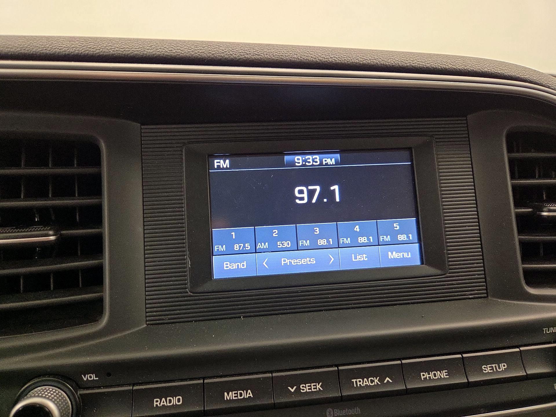 Thumbnail: 2020 Hyundai Elantra - 15