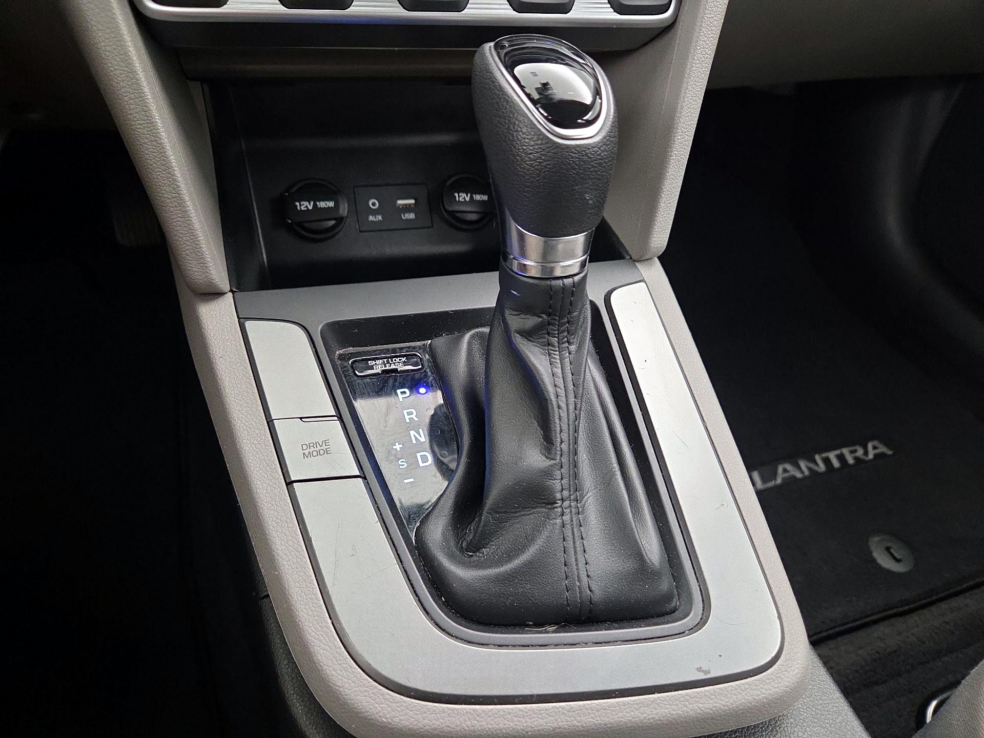 Thumbnail: 2020 Hyundai Elantra - 17