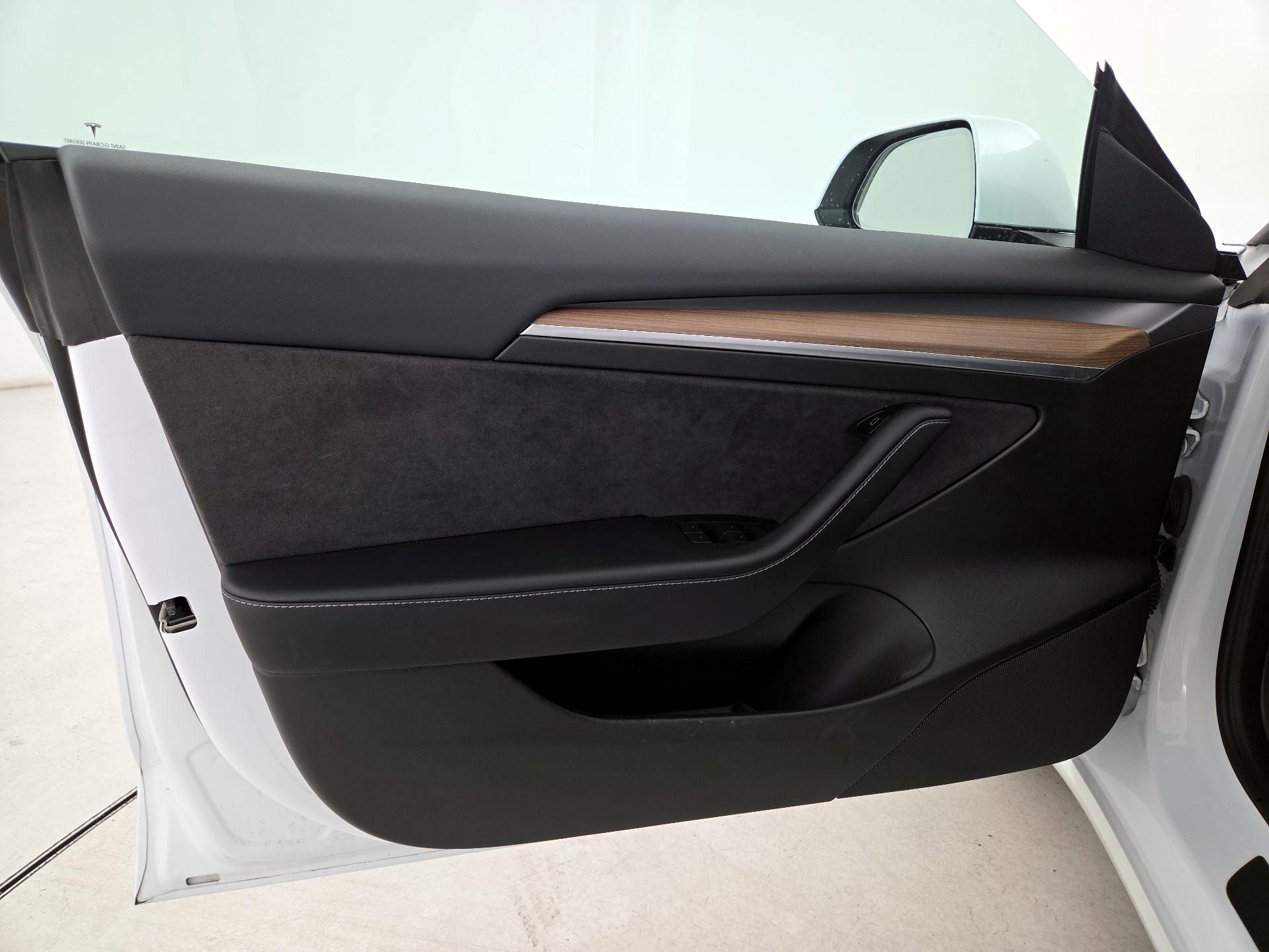 Thumbnail: 2023 Tesla Model 3 - 12