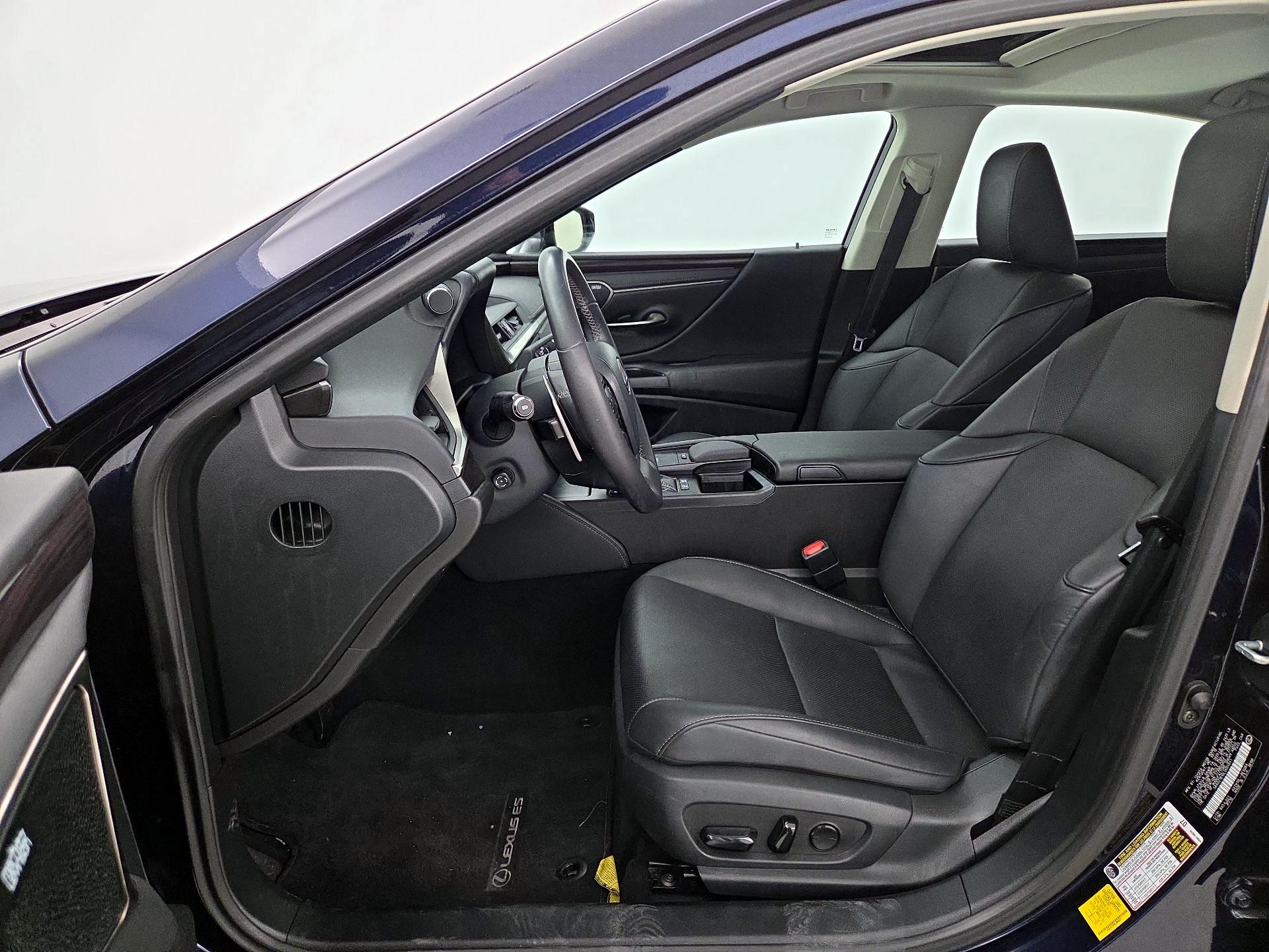 Thumbnail: 2020 Lexus ES - 11