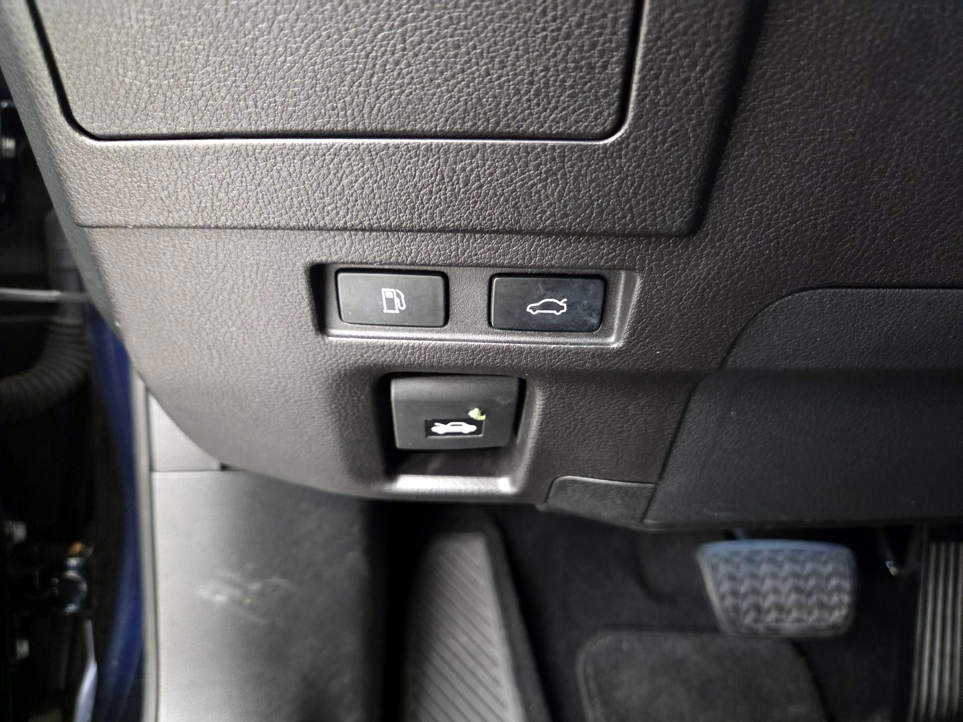 Thumbnail: 2020 Lexus ES - 13