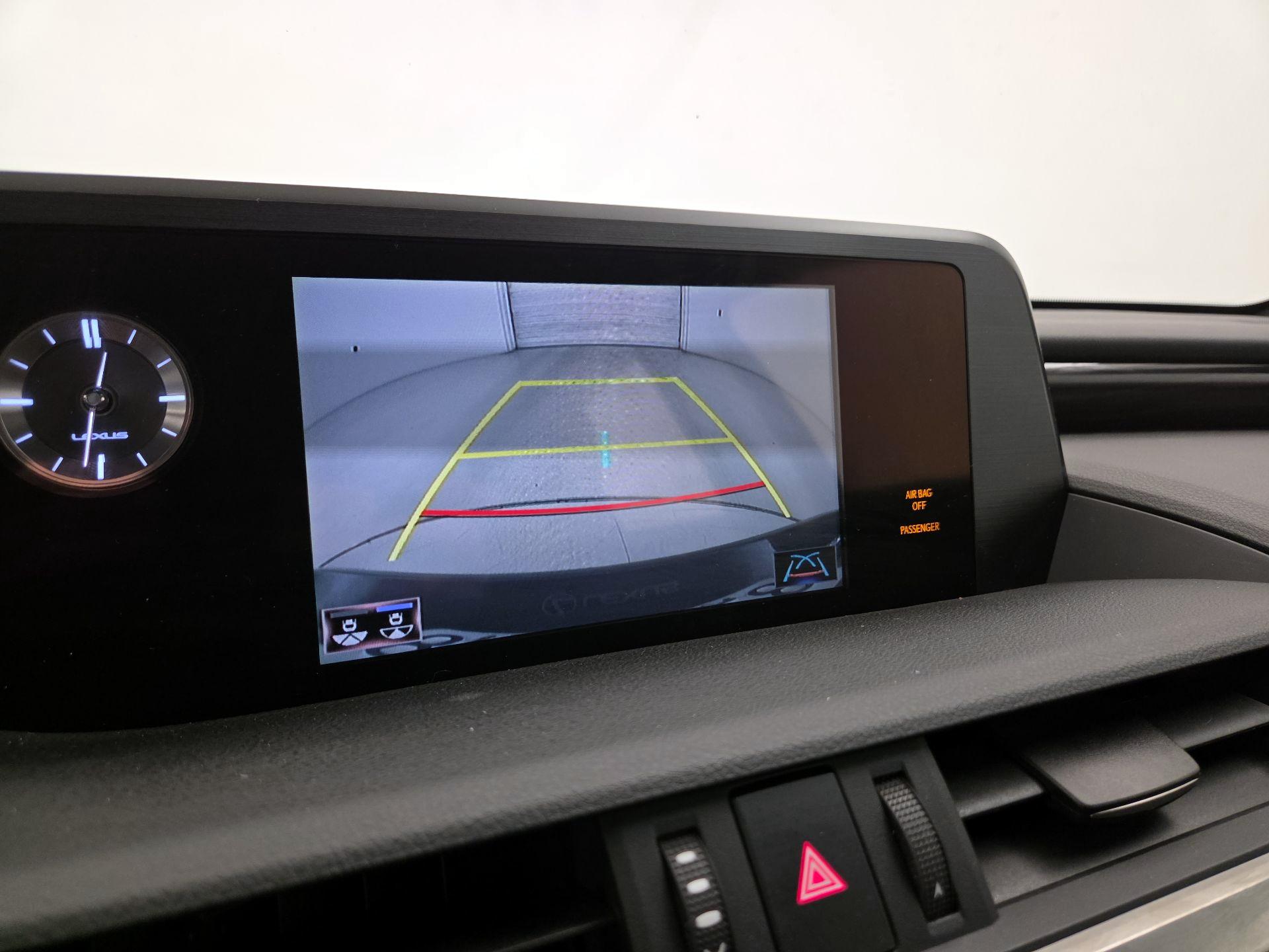 Thumbnail: 2020 Lexus ES - 14