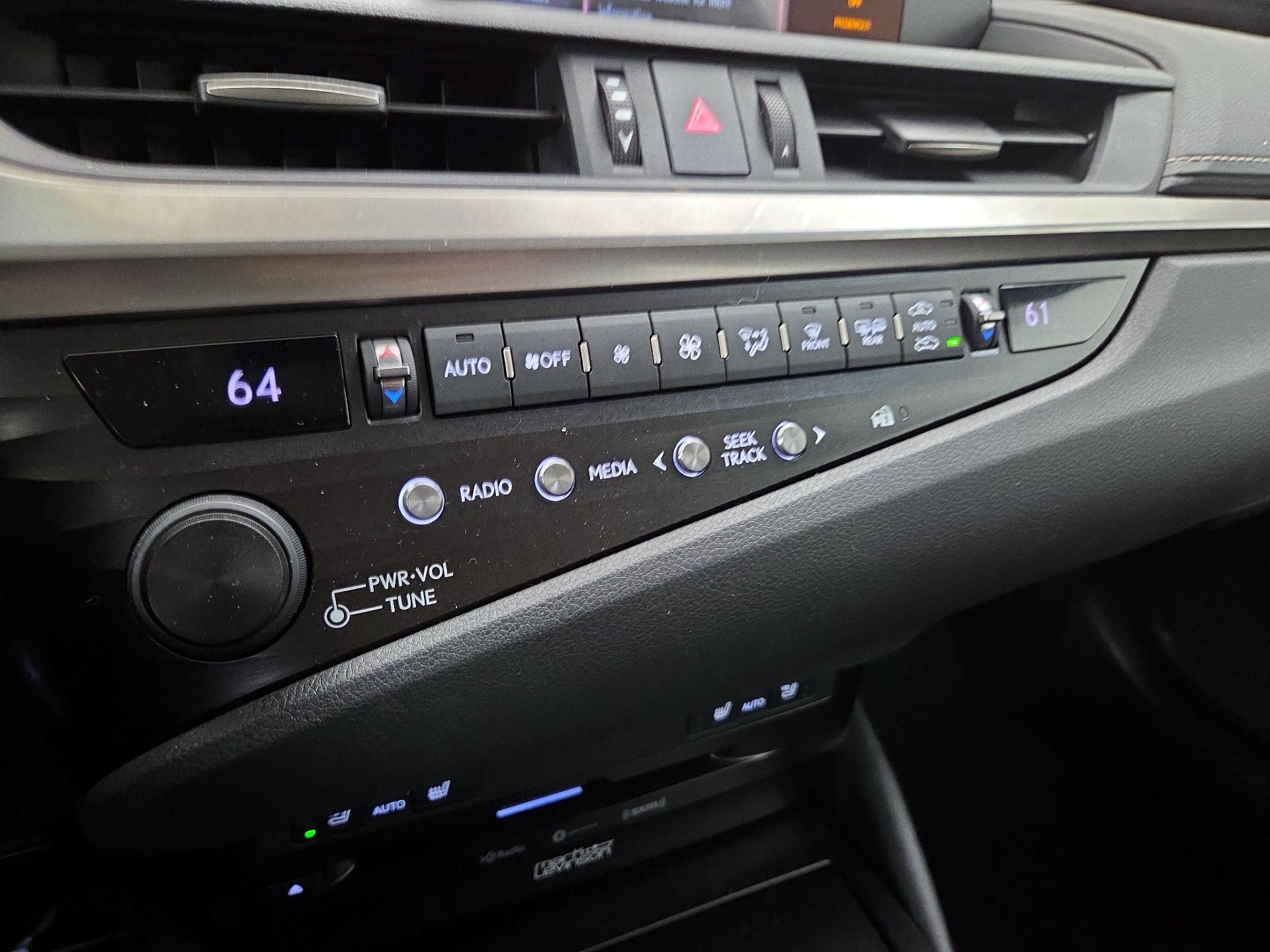 Thumbnail: 2020 Lexus ES - 16