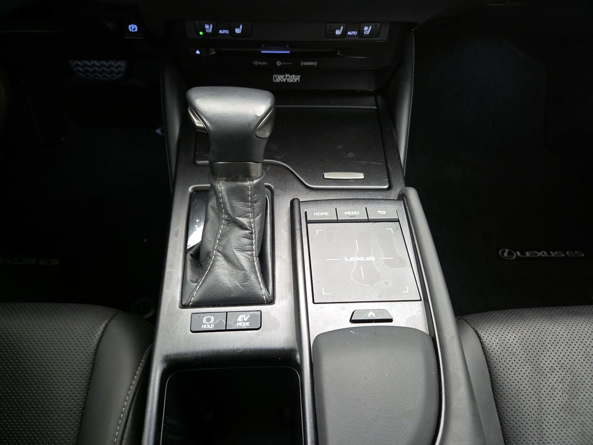 Thumbnail: 2020 Lexus ES - 17