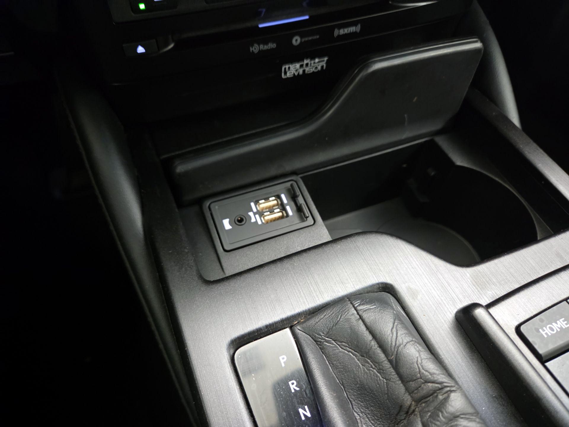 Thumbnail: 2020 Lexus ES - 18