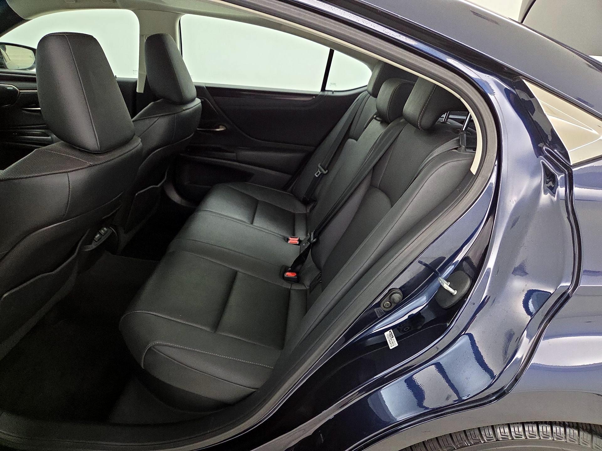 Thumbnail: 2020 Lexus ES - 20