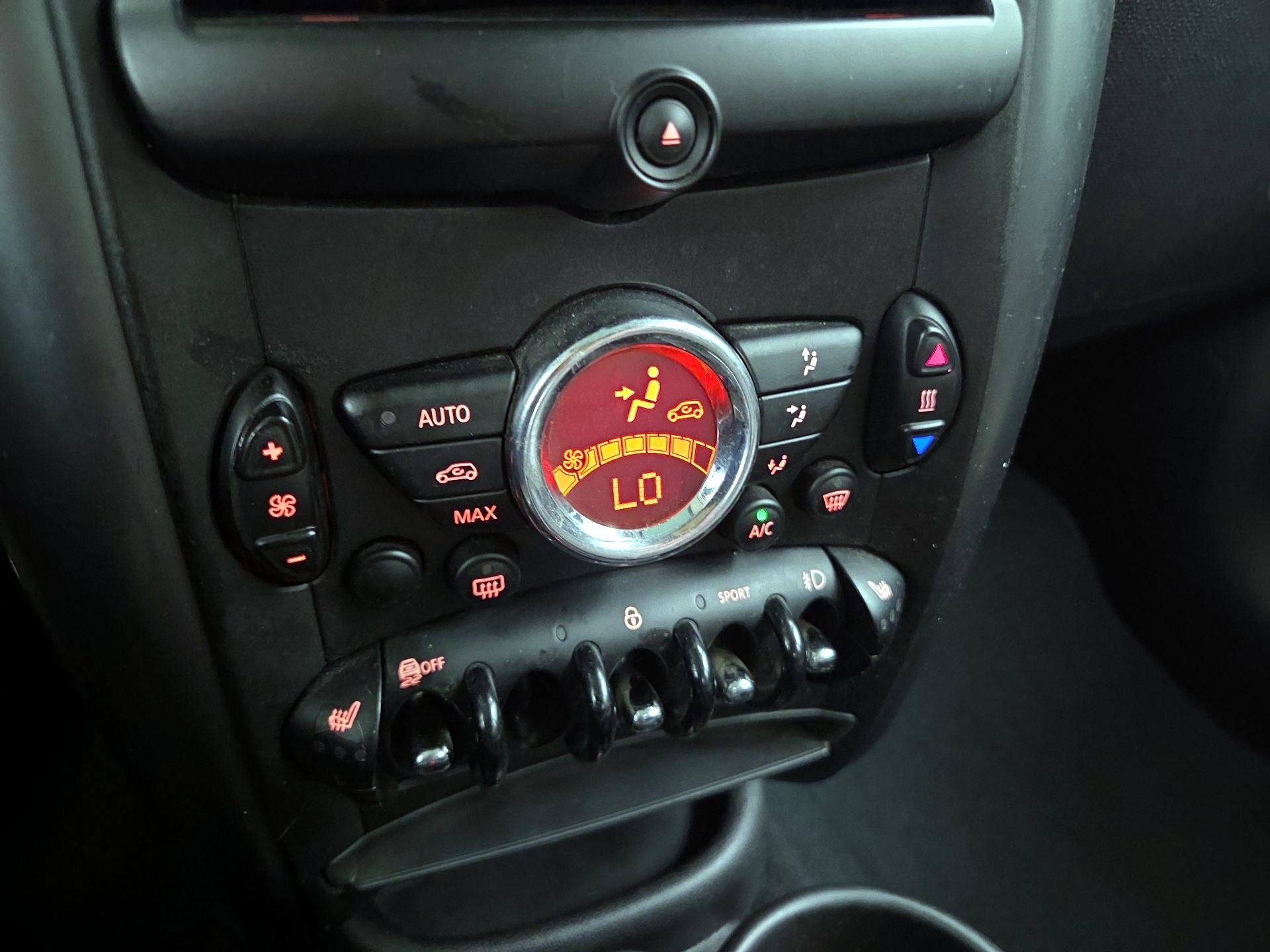 Thumbnail: 2015 MINI Cooper Countryman - 14