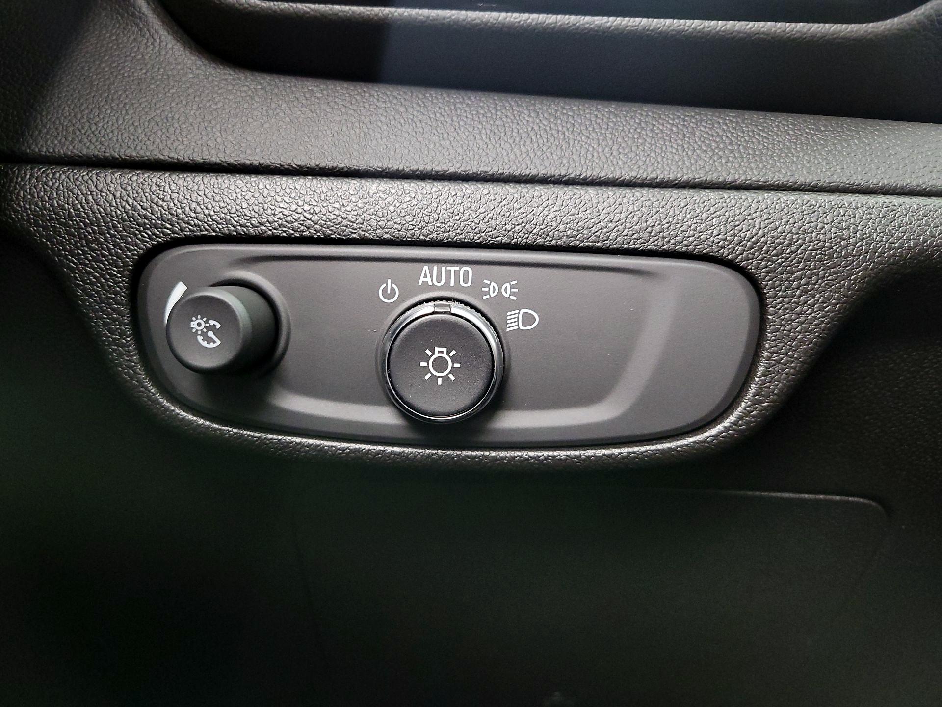 Thumbnail: 2023 Chevrolet Bolt EUV - 13