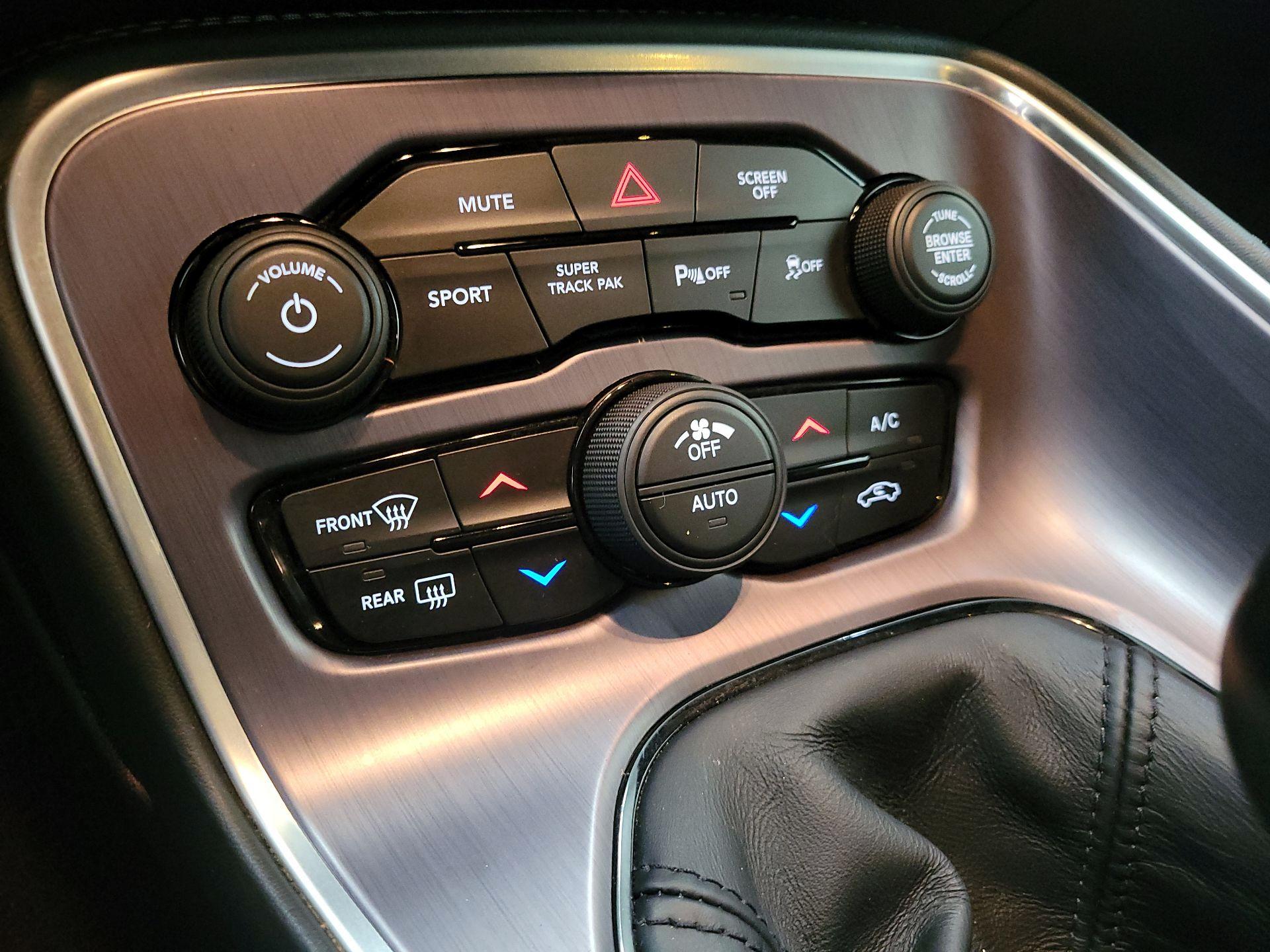 Thumbnail: 2017 Dodge Challenger - 17