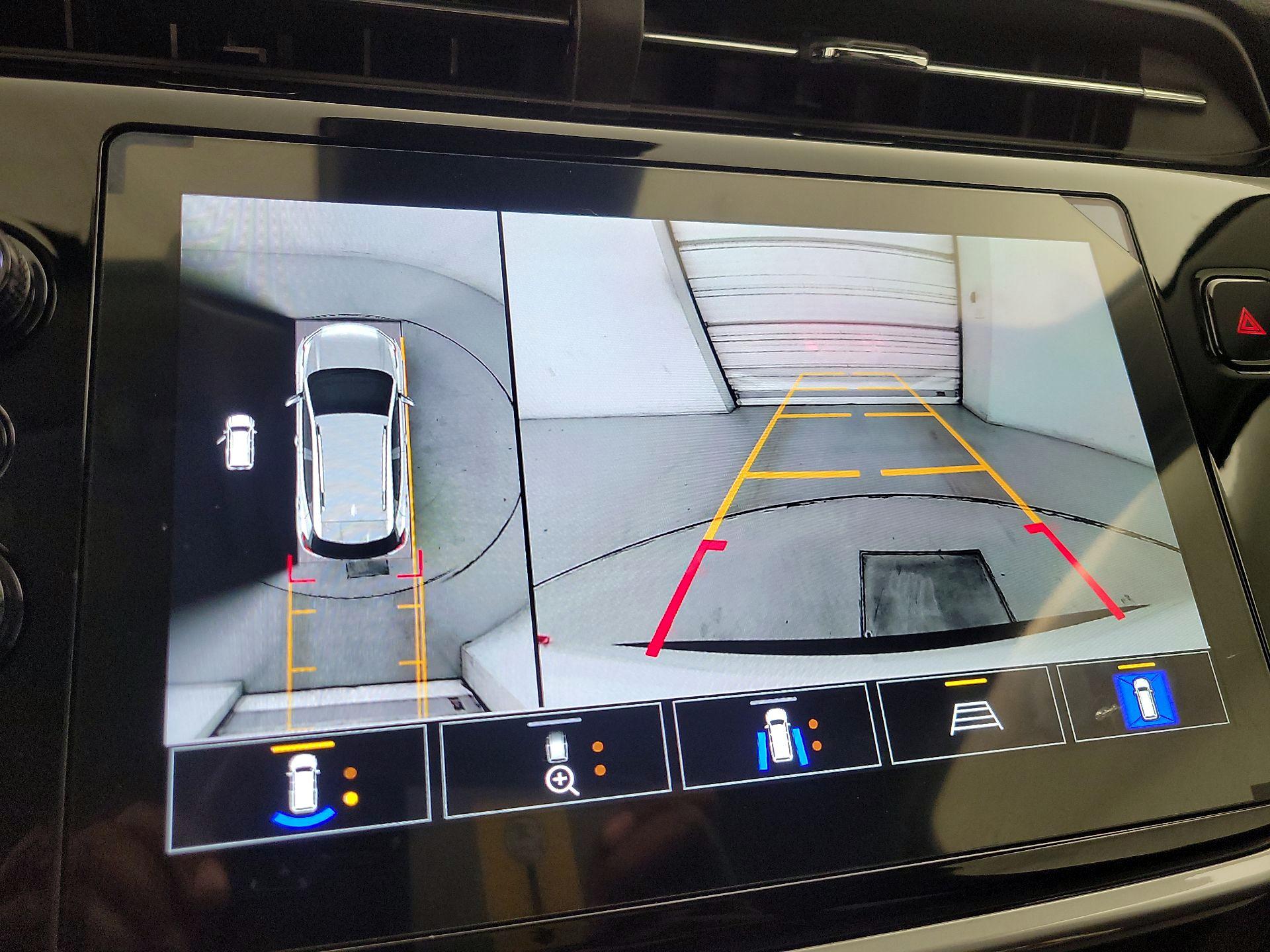 Thumbnail: 2023 Chevrolet Bolt EUV - 14