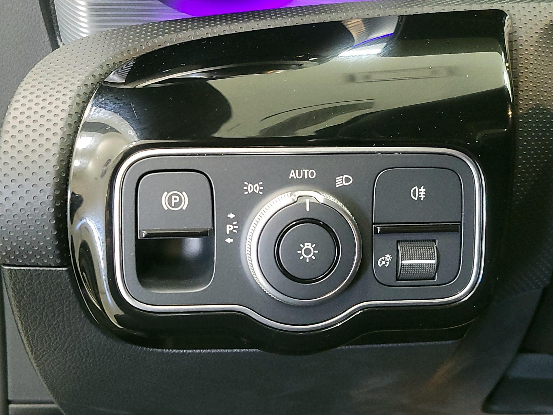 Thumbnail: 2022 Mercedes-Benz A-Class - 13