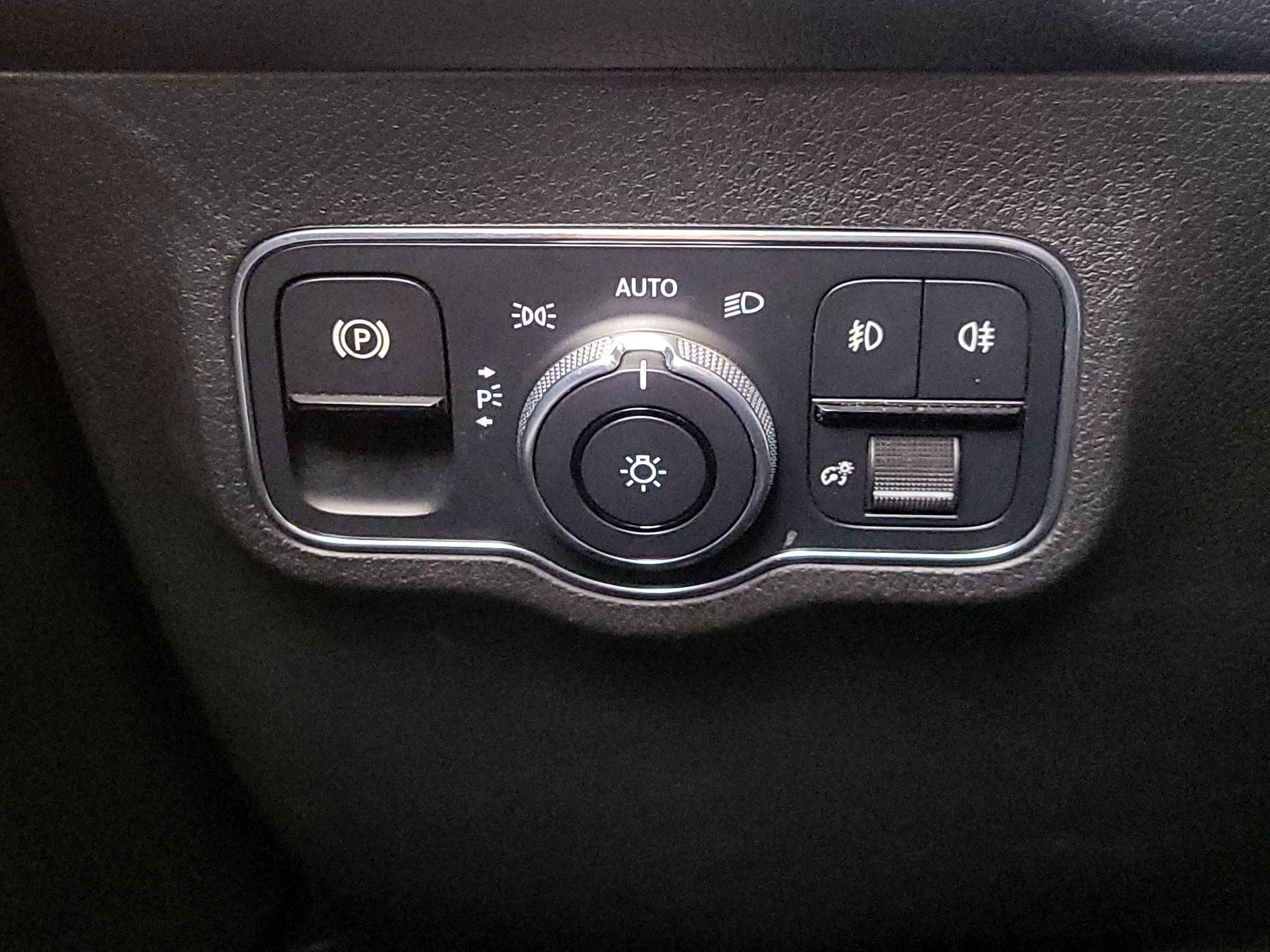 Thumbnail: 2020 Mercedes-Benz GLB - 13