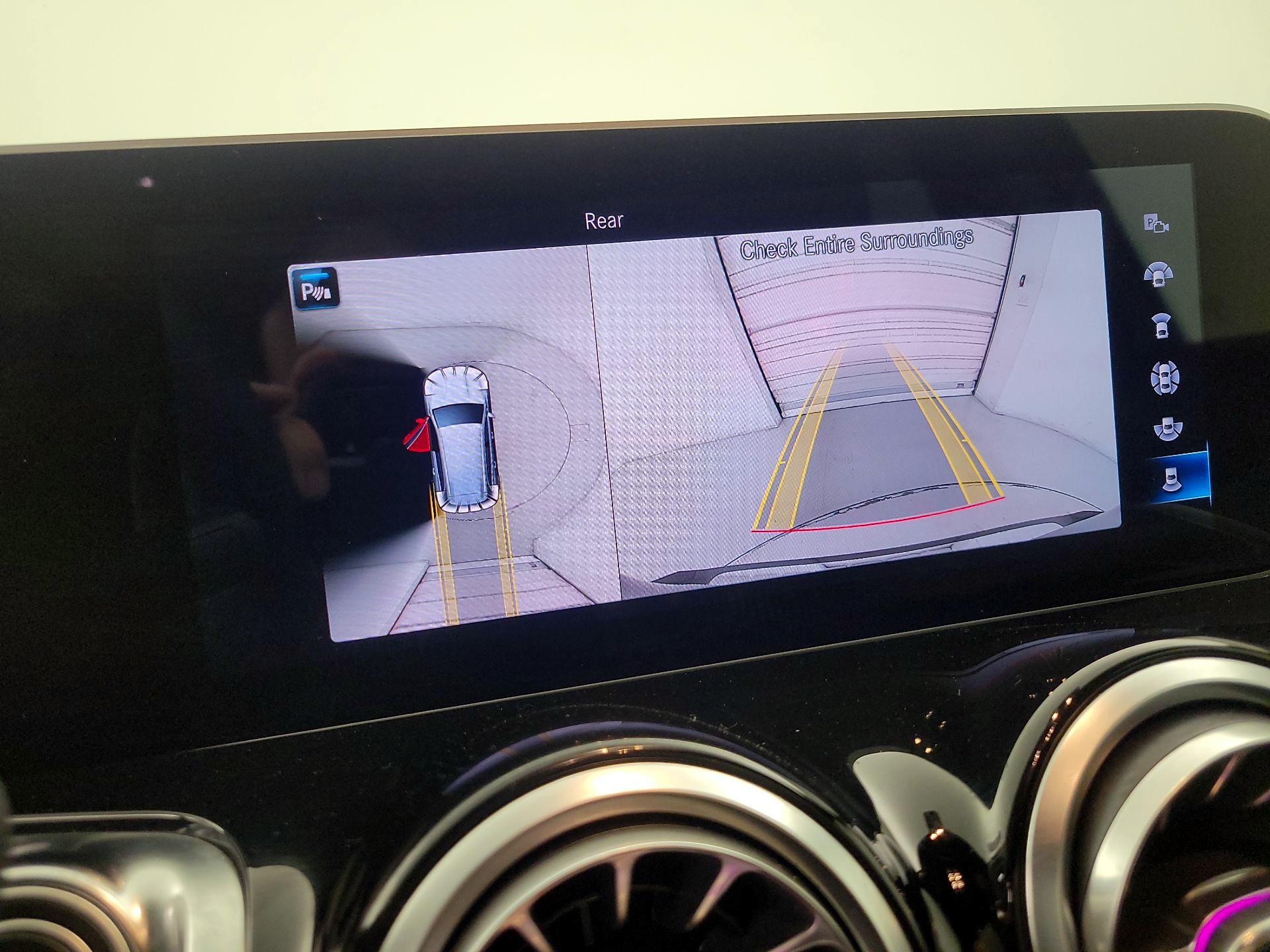 Thumbnail: 2020 Mercedes-Benz GLB - 14