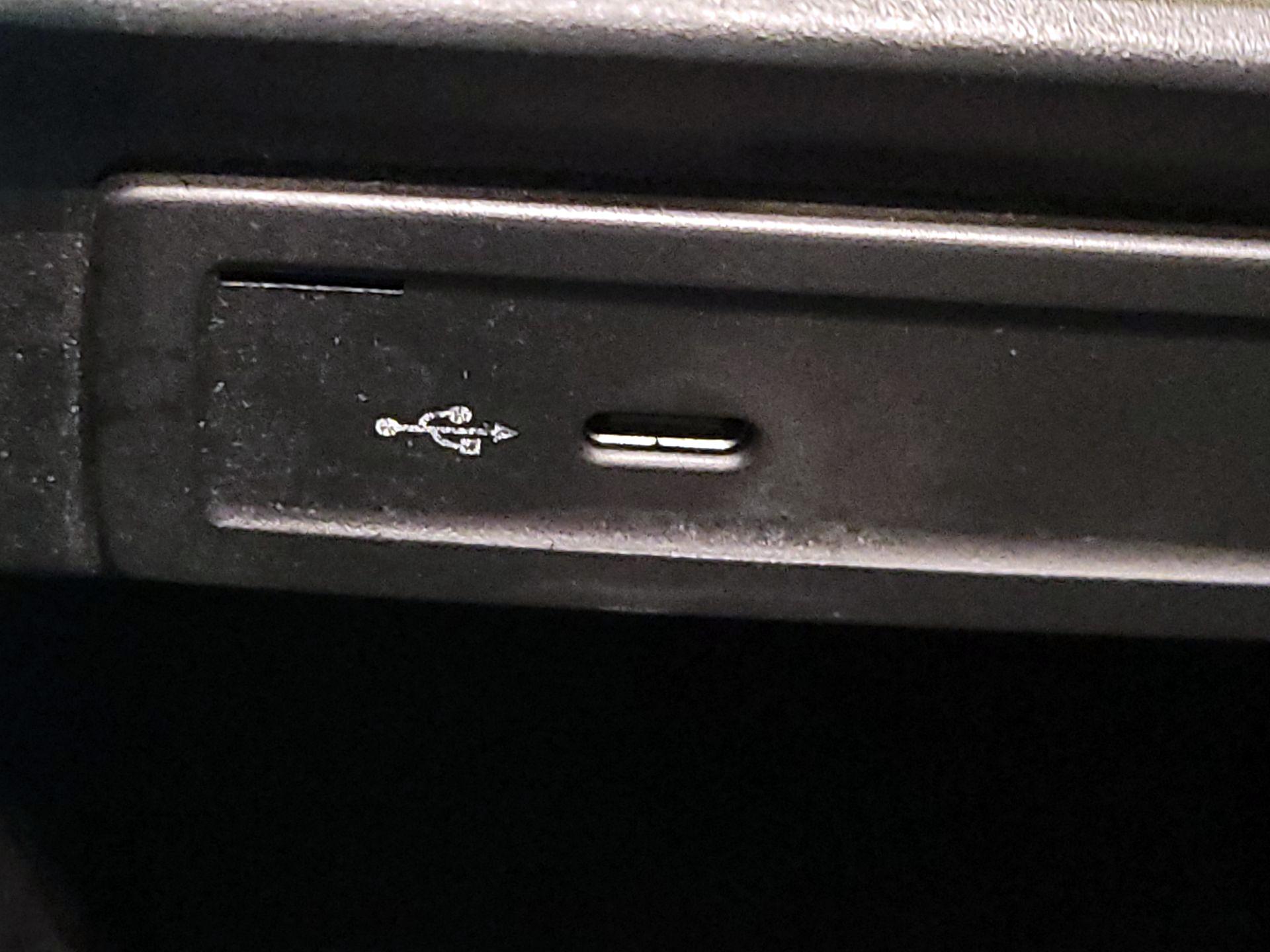 Thumbnail: 2020 Mercedes-Benz GLB - 18