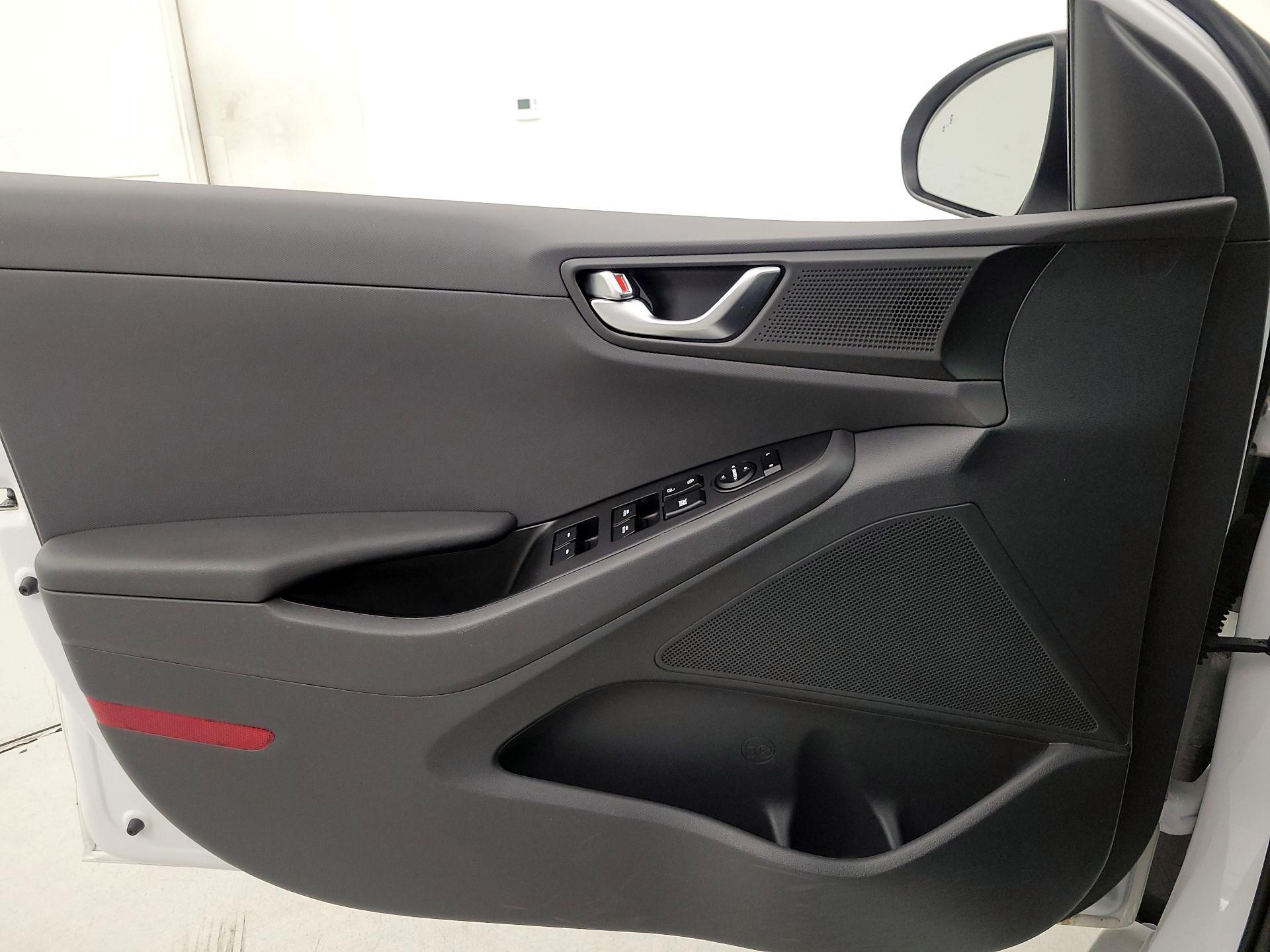 Thumbnail: 2019 Hyundai Ioniq - 12