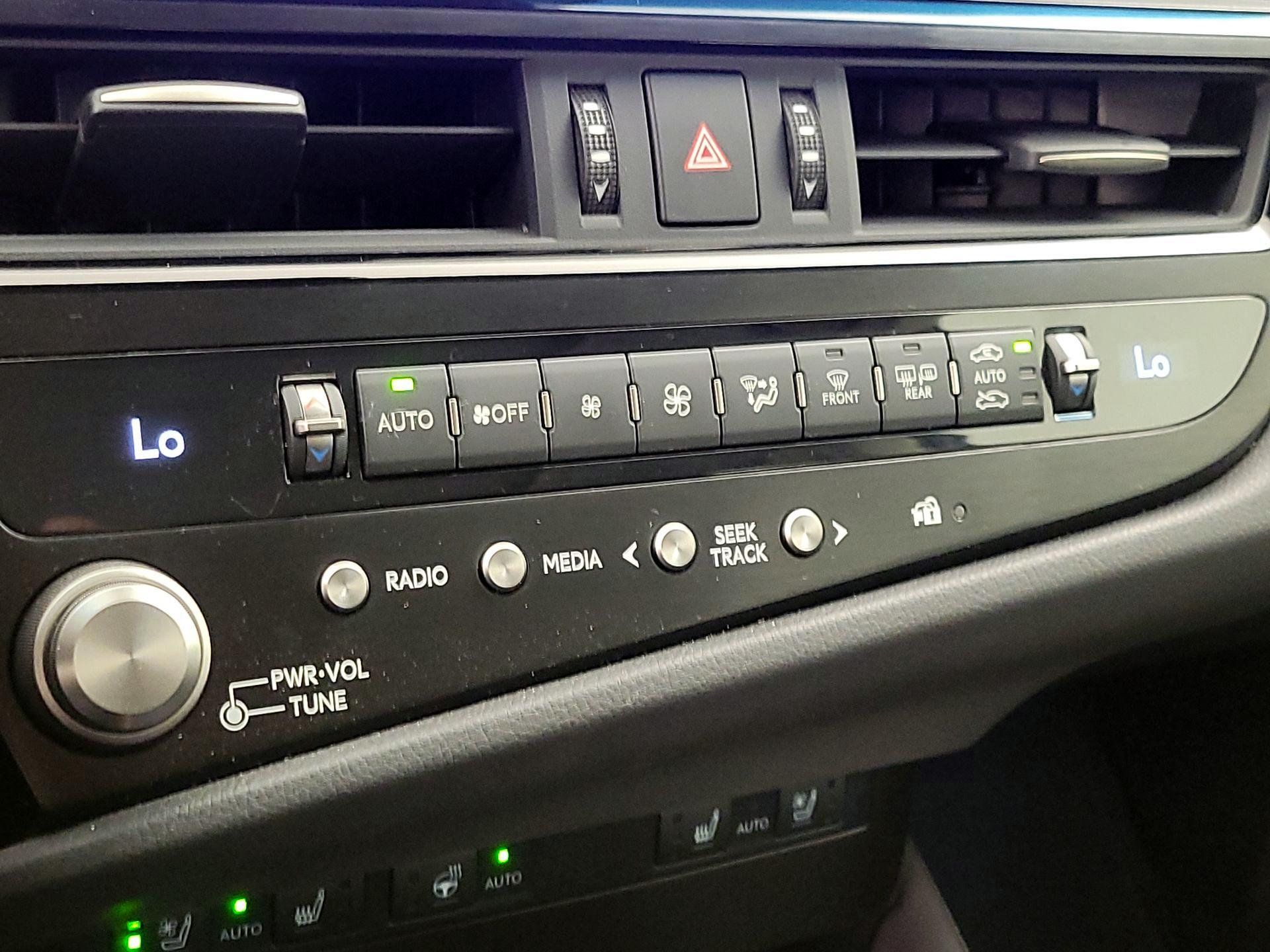 Thumbnail: 2024 Lexus ES - 16