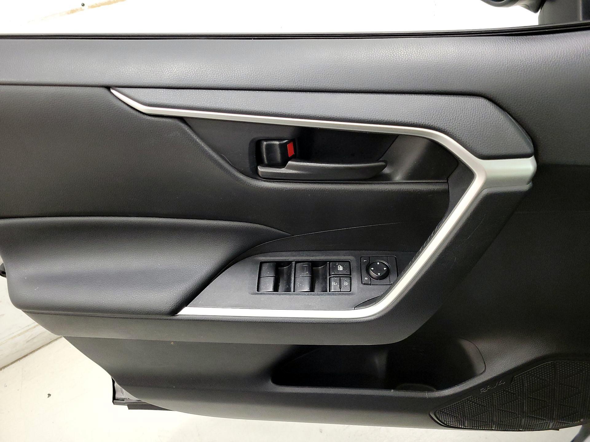 Thumbnail: 2021 Toyota RAV4 - 12