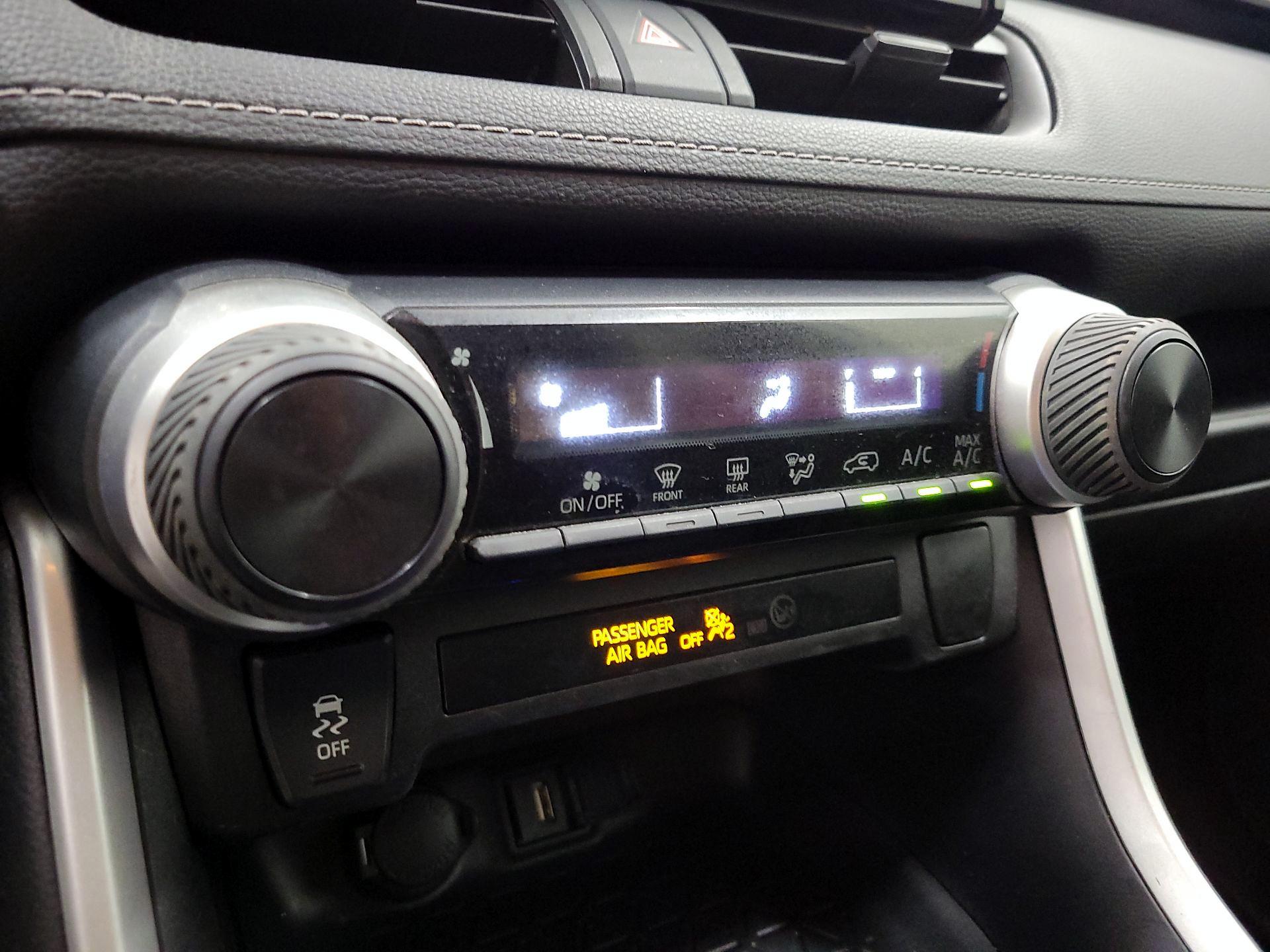 Thumbnail: 2021 Toyota RAV4 - 16