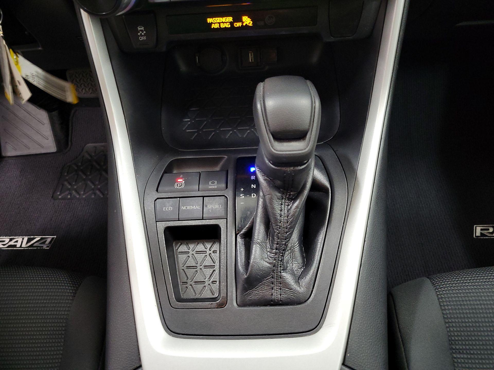 Thumbnail: 2021 Toyota RAV4 - 17