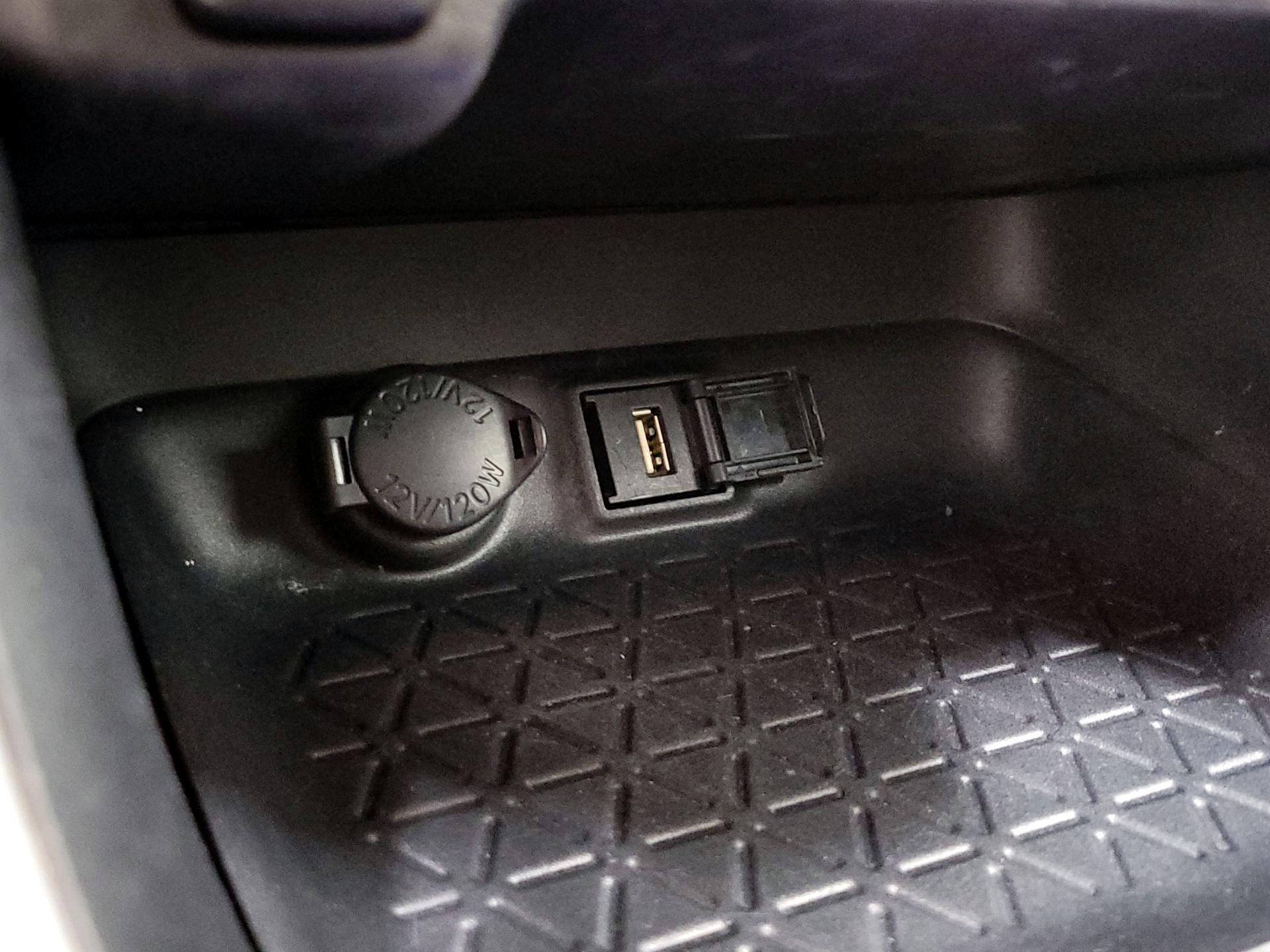 Thumbnail: 2021 Toyota RAV4 - 18