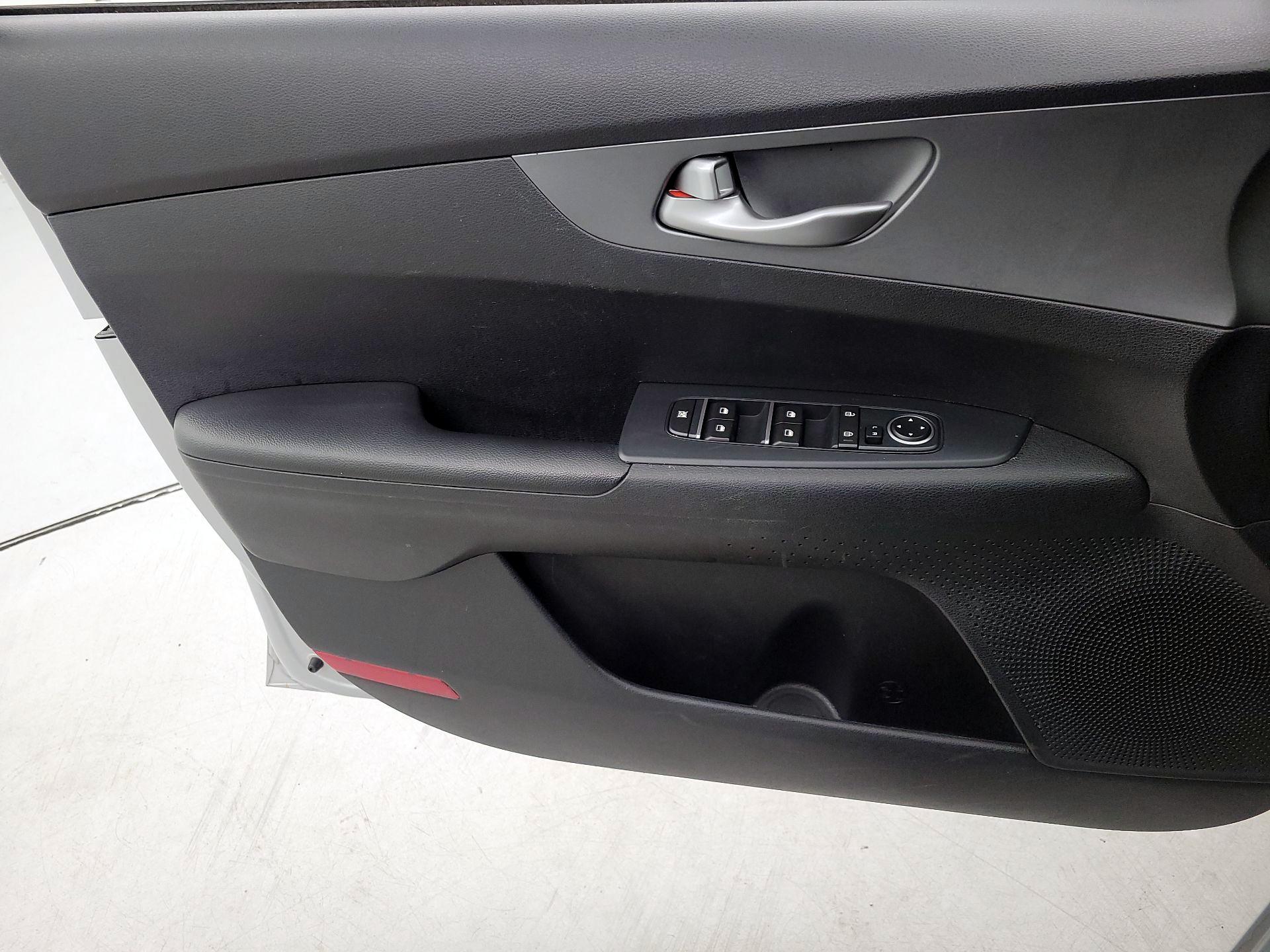 Thumbnail: 2019 Kia Forte - 12