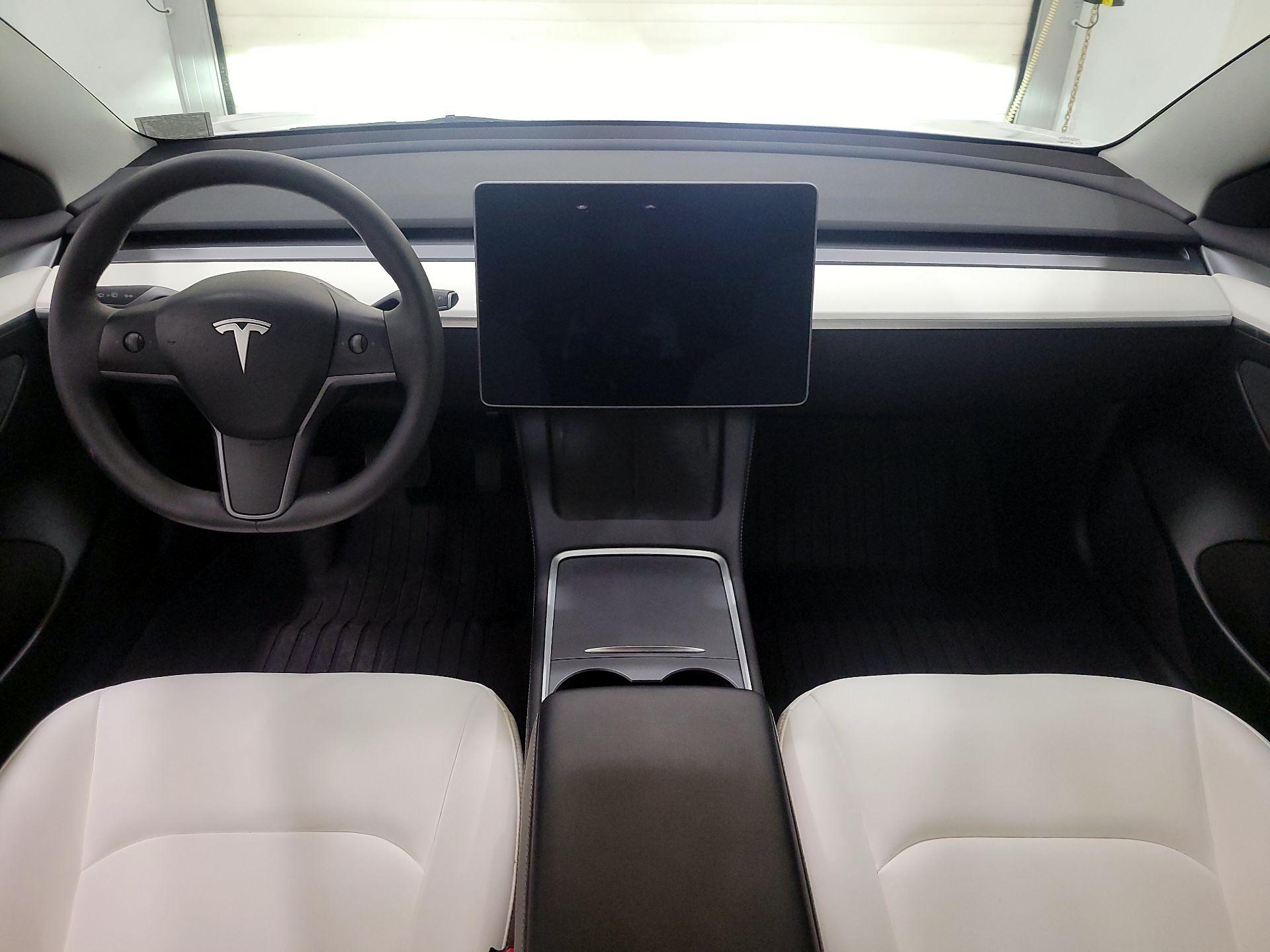 Thumbnail: 2023 Tesla Model 3 - 9