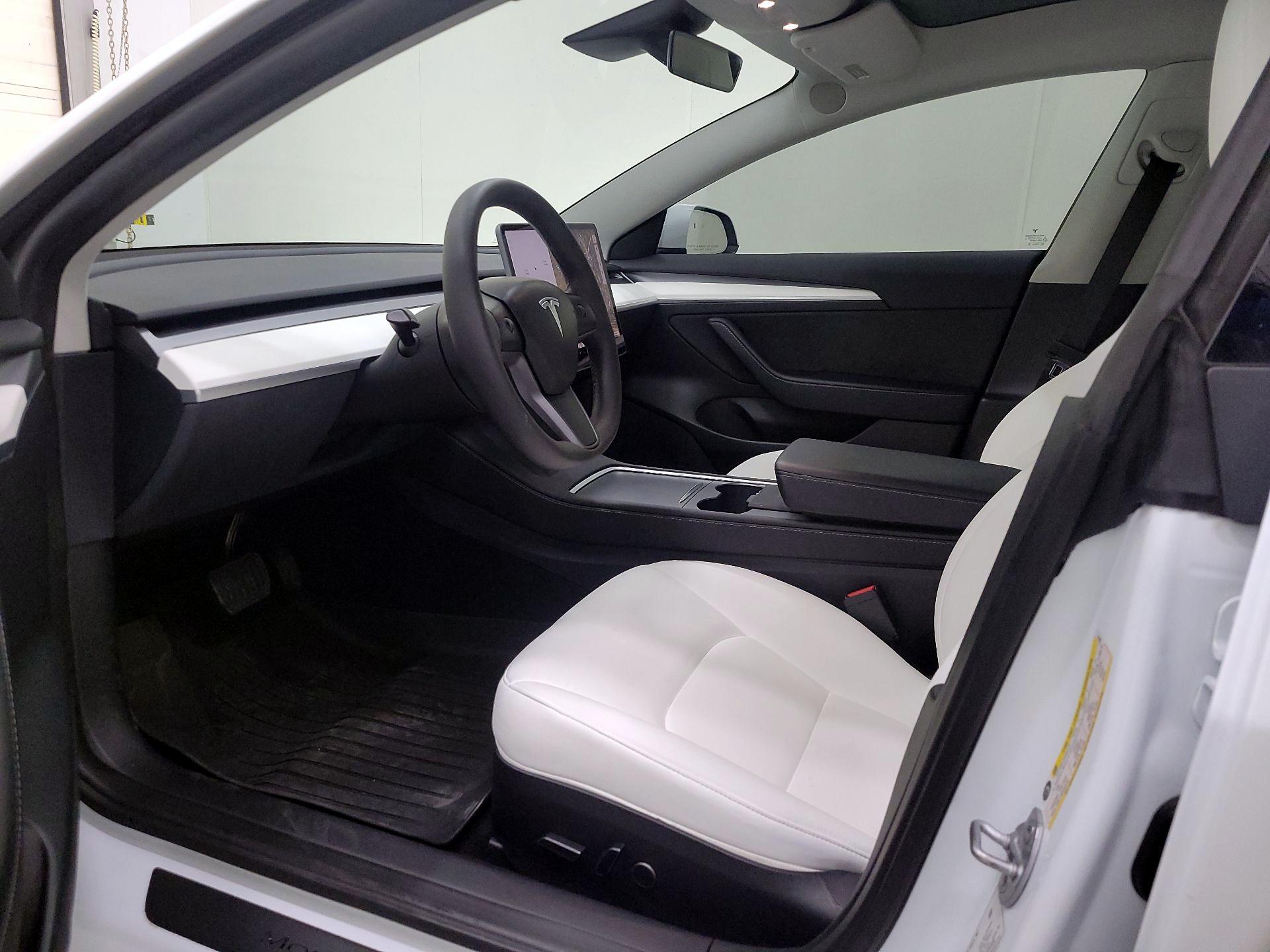 Thumbnail: 2023 Tesla Model 3 - 11