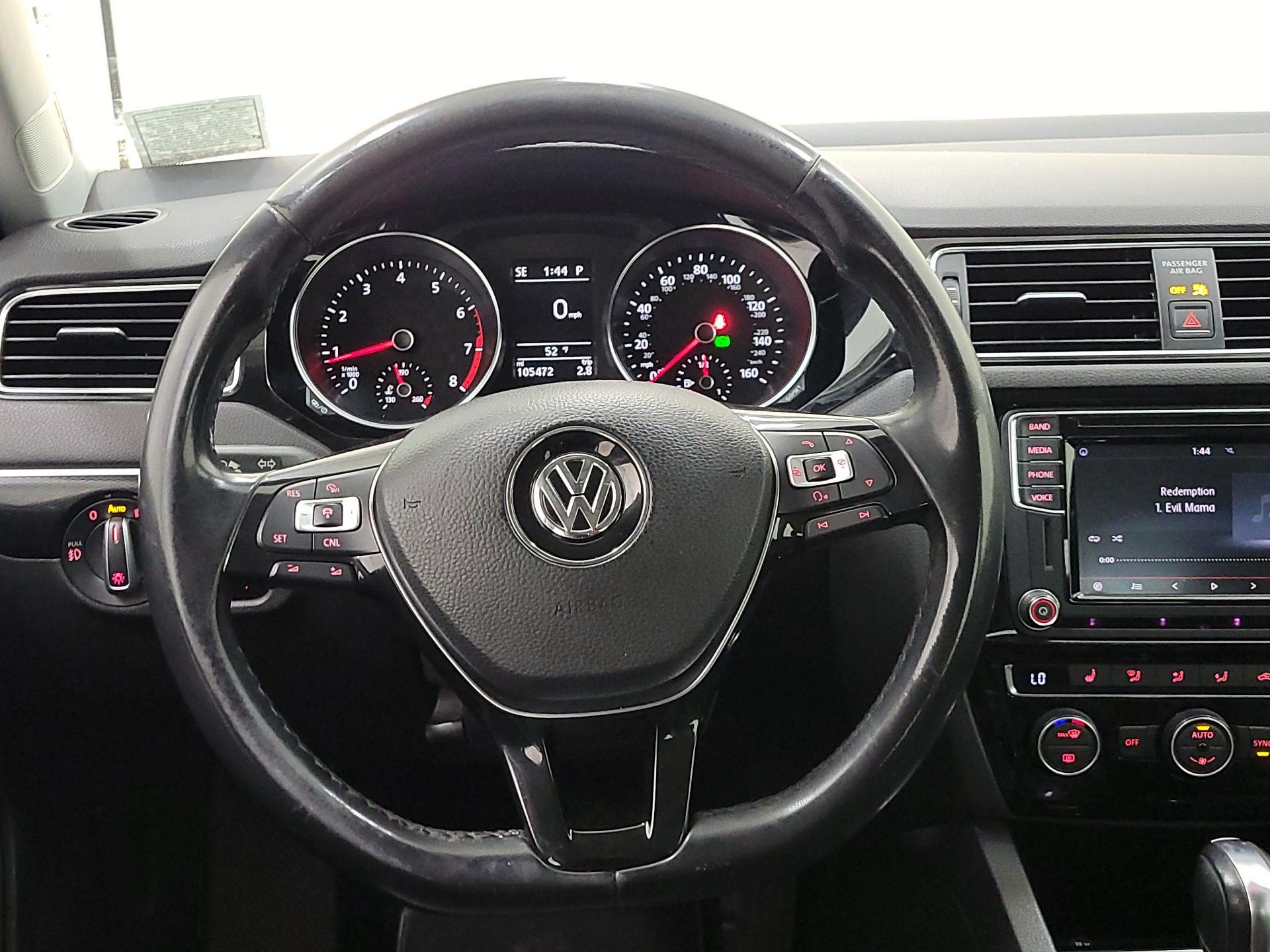 Thumbnail: 2017 Volkswagen Jetta - 10