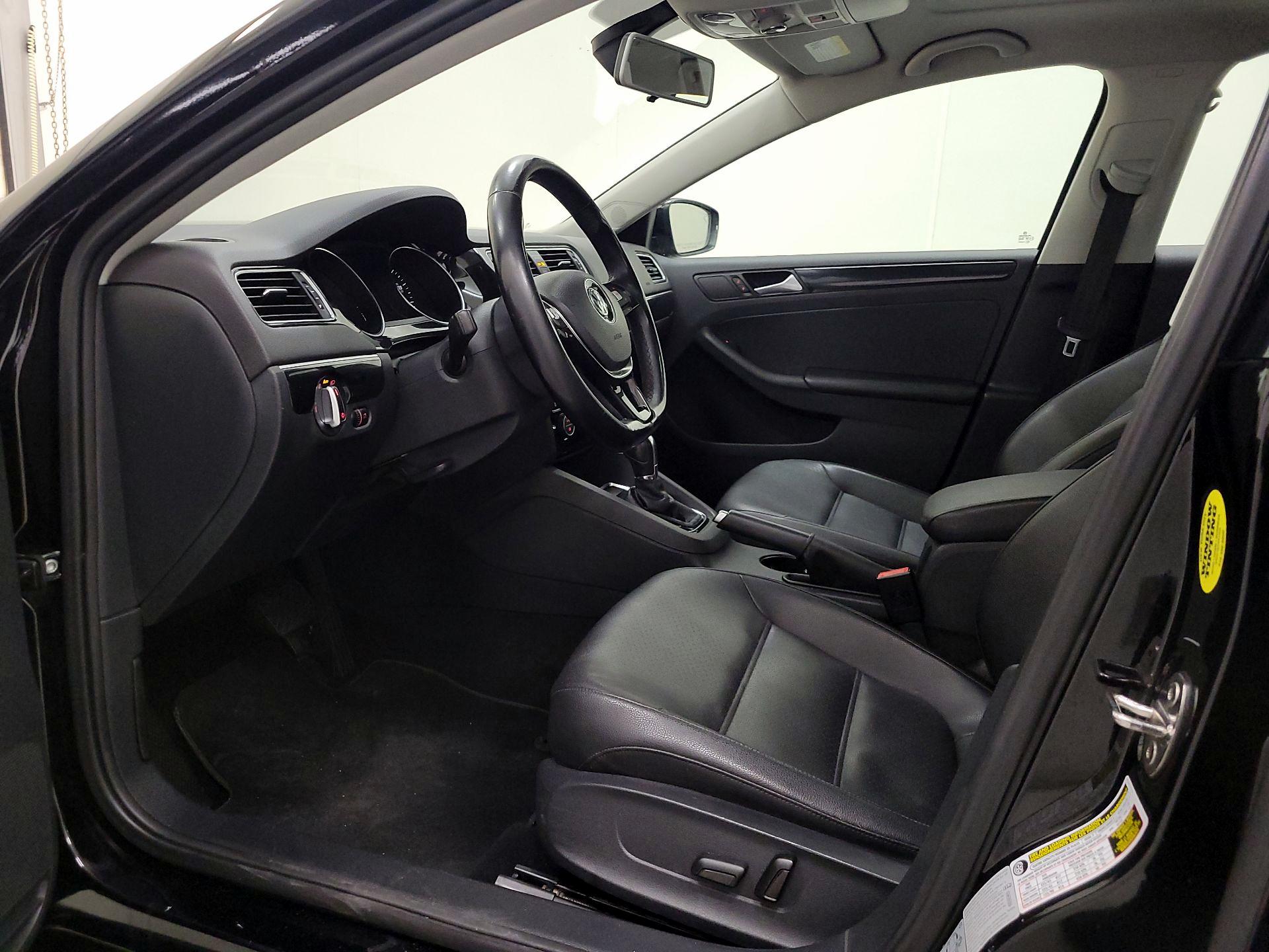 Thumbnail: 2017 Volkswagen Jetta - 11