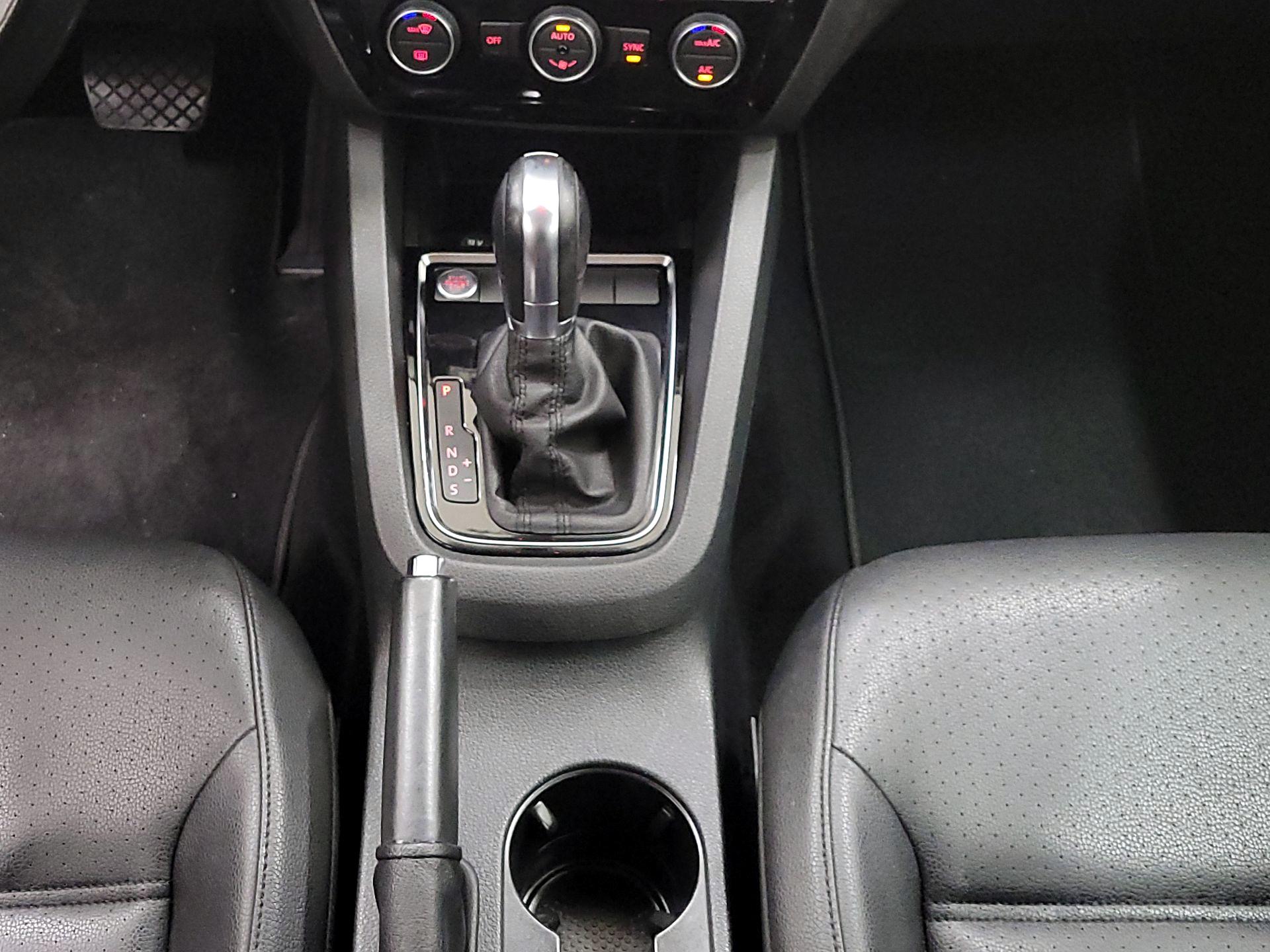 Thumbnail: 2017 Volkswagen Jetta - 18