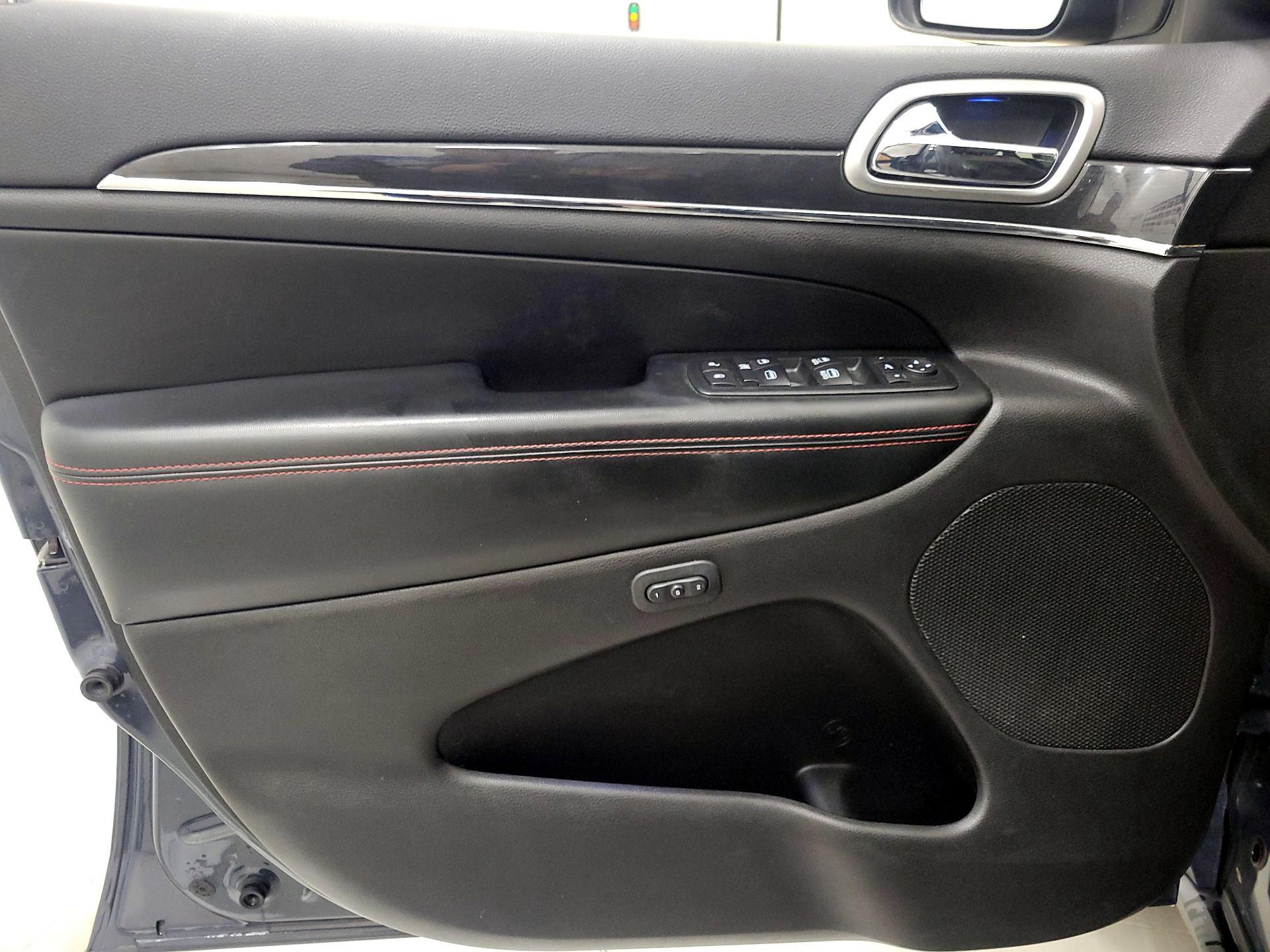 Thumbnail: 2017 Jeep Grand Cherokee - 12