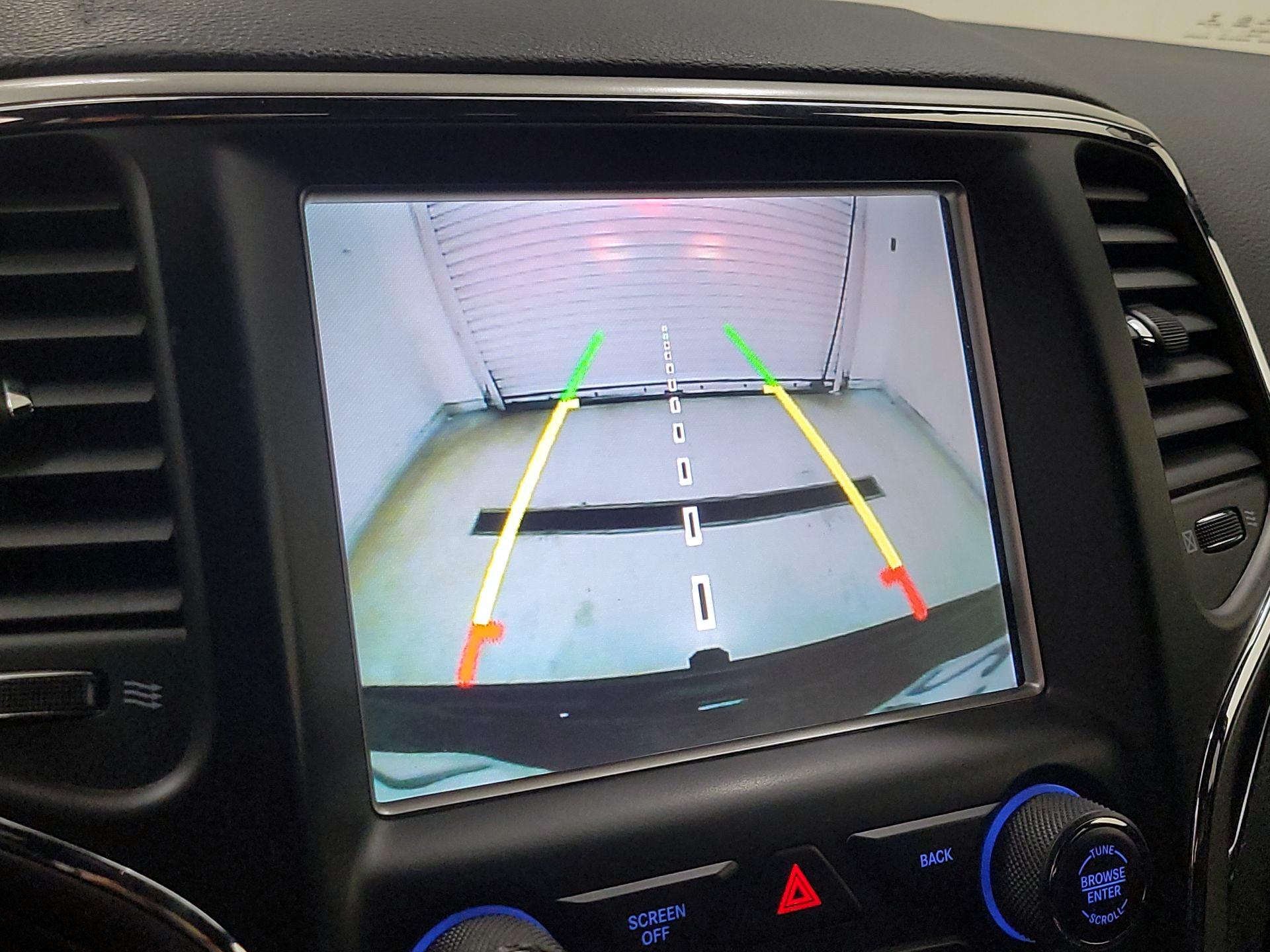 Thumbnail: 2017 Jeep Grand Cherokee - 15