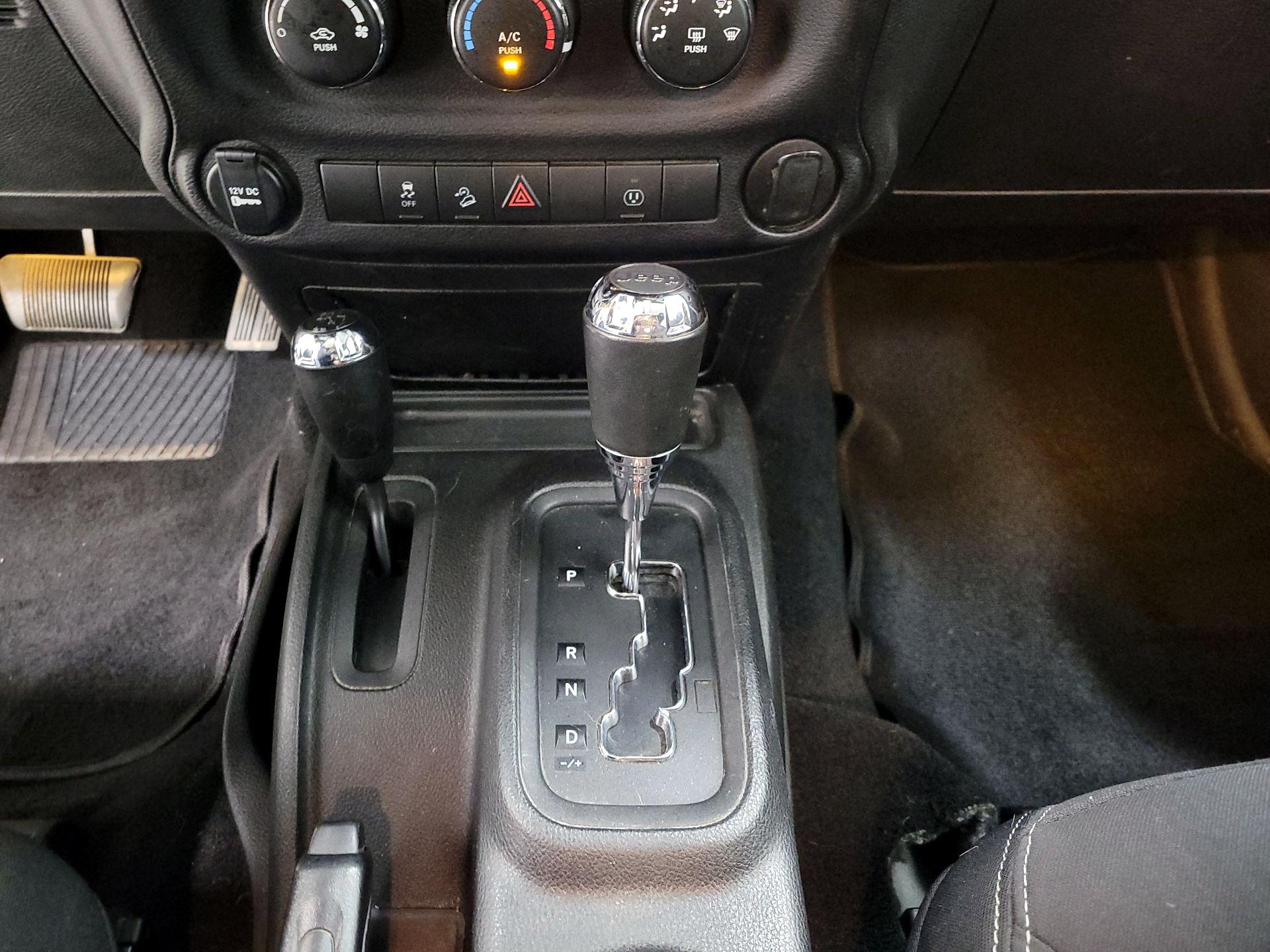 Thumbnail: 2014 Jeep Wrangler - 16