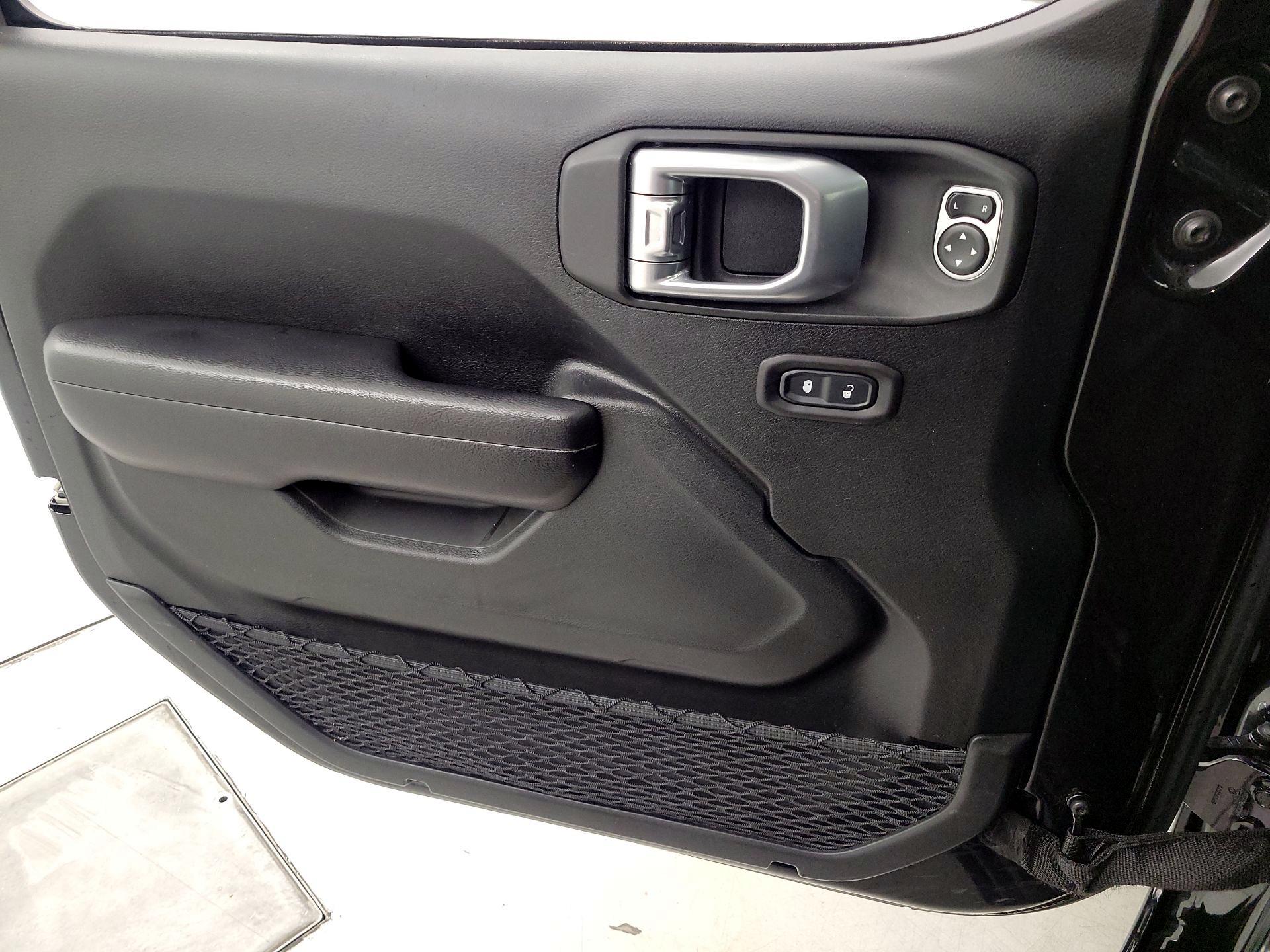 Thumbnail: 2019 Jeep Wrangler - 12