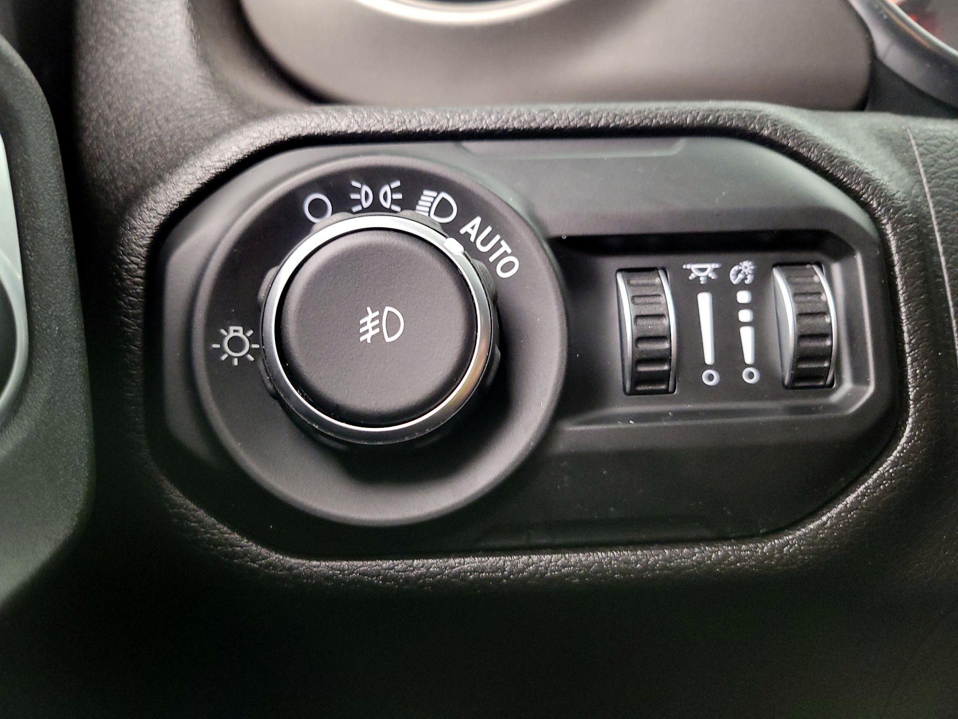 Thumbnail: 2019 Jeep Wrangler - 13